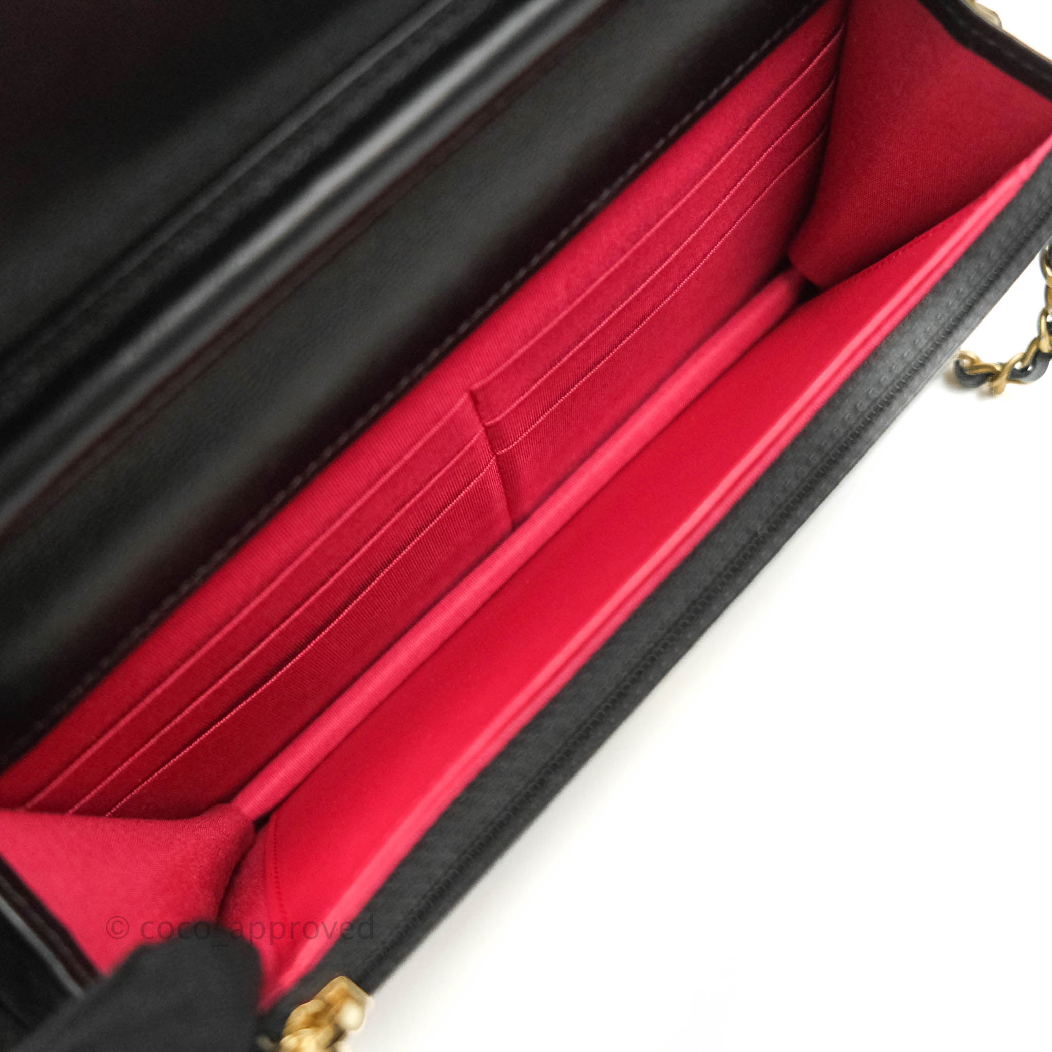 Ch Classic Quilted Wallet On Chain Black Lambskin Matt GHW Size 18.5×12×3.5  cm Chain drop 60 cm Nov 2018 RM5500 Disclaimer : Luxury…