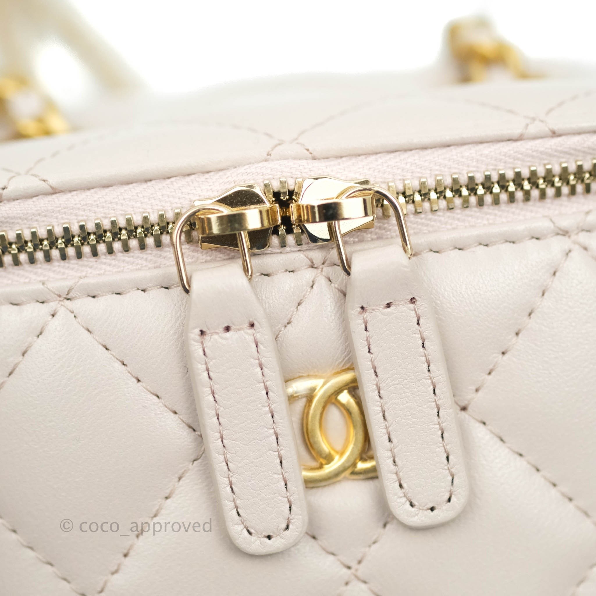 Chanel Classic Mini Pearl Crush Vanity With Chain Lilac Pink Lambskin –  Coco Approved Studio