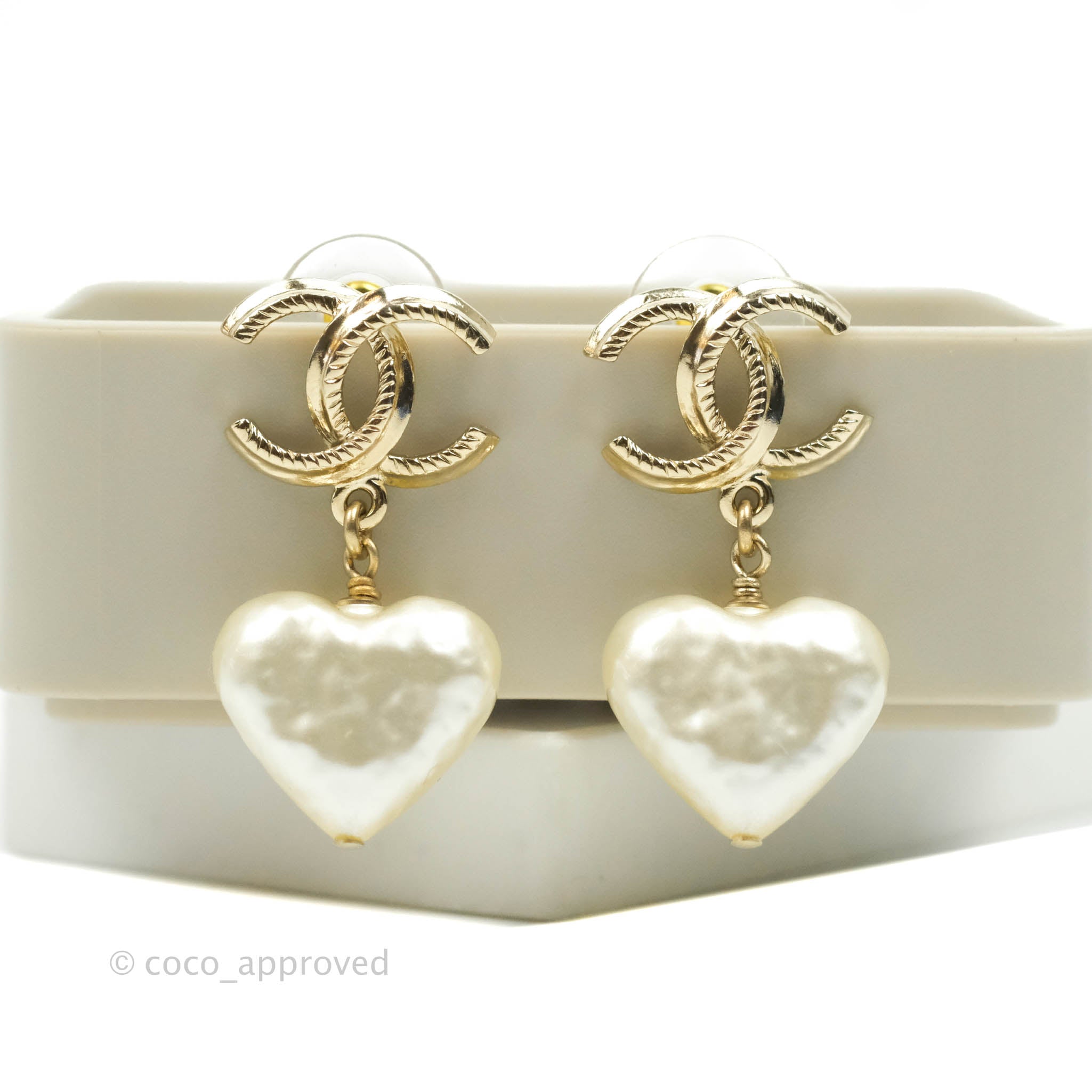 CHANEL Pearl CC Heart Earrings Gold 902201