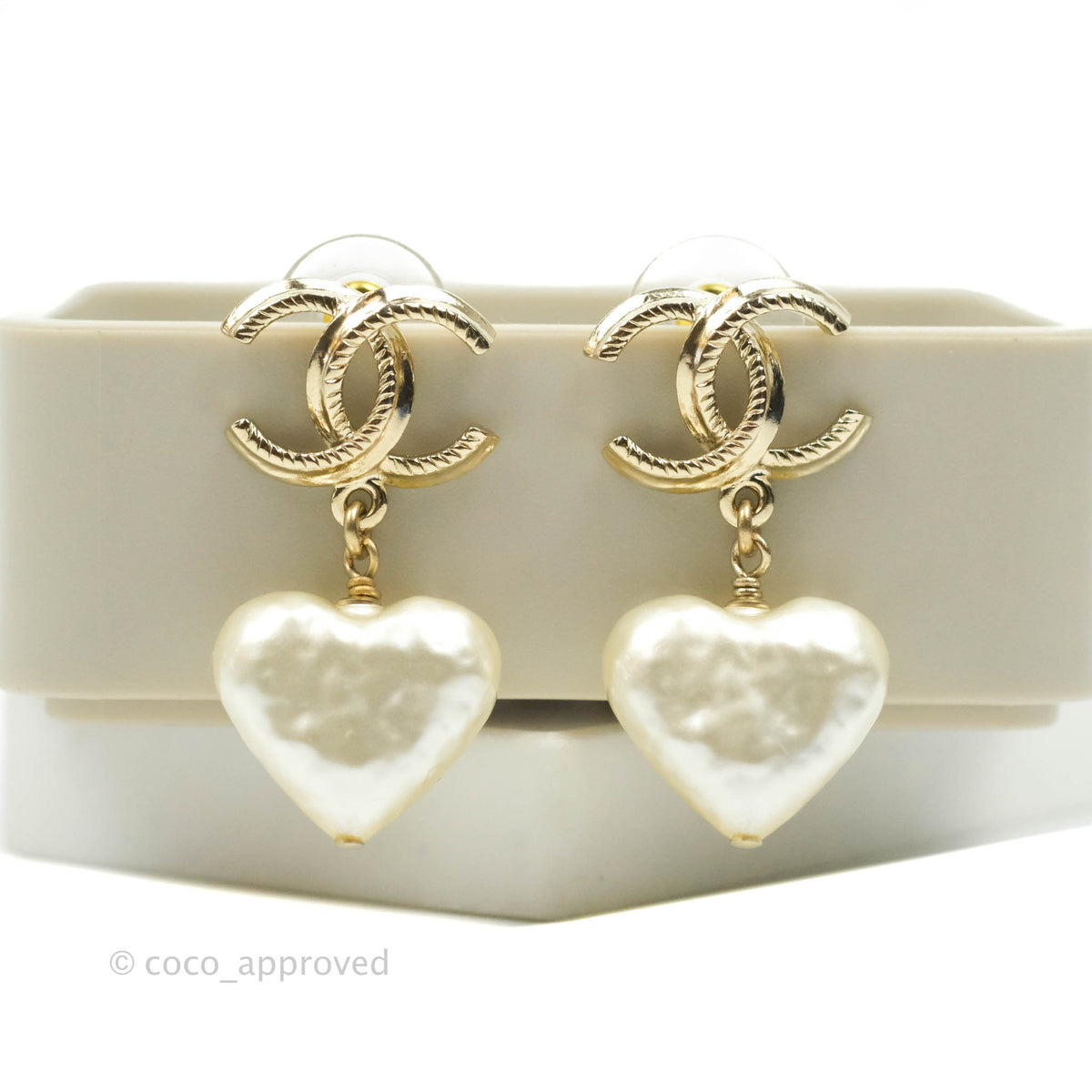 Chanel CC Pearl Heart Drop Earrings Gold Tone 22C – Coco Approved Studio