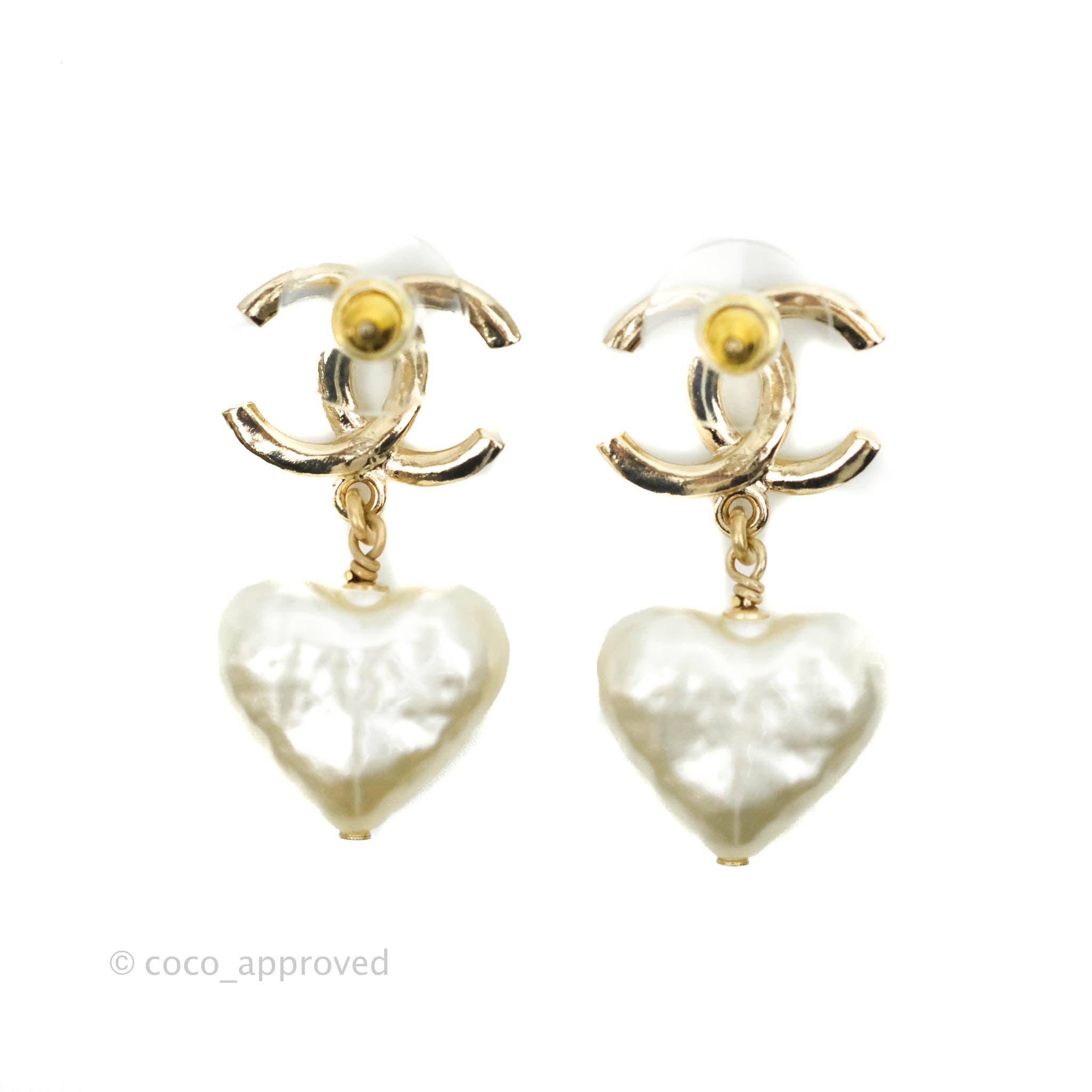 Chanel CC Pearl Heart Drop Earrings Gold Tone 22C – Coco Approved Studio