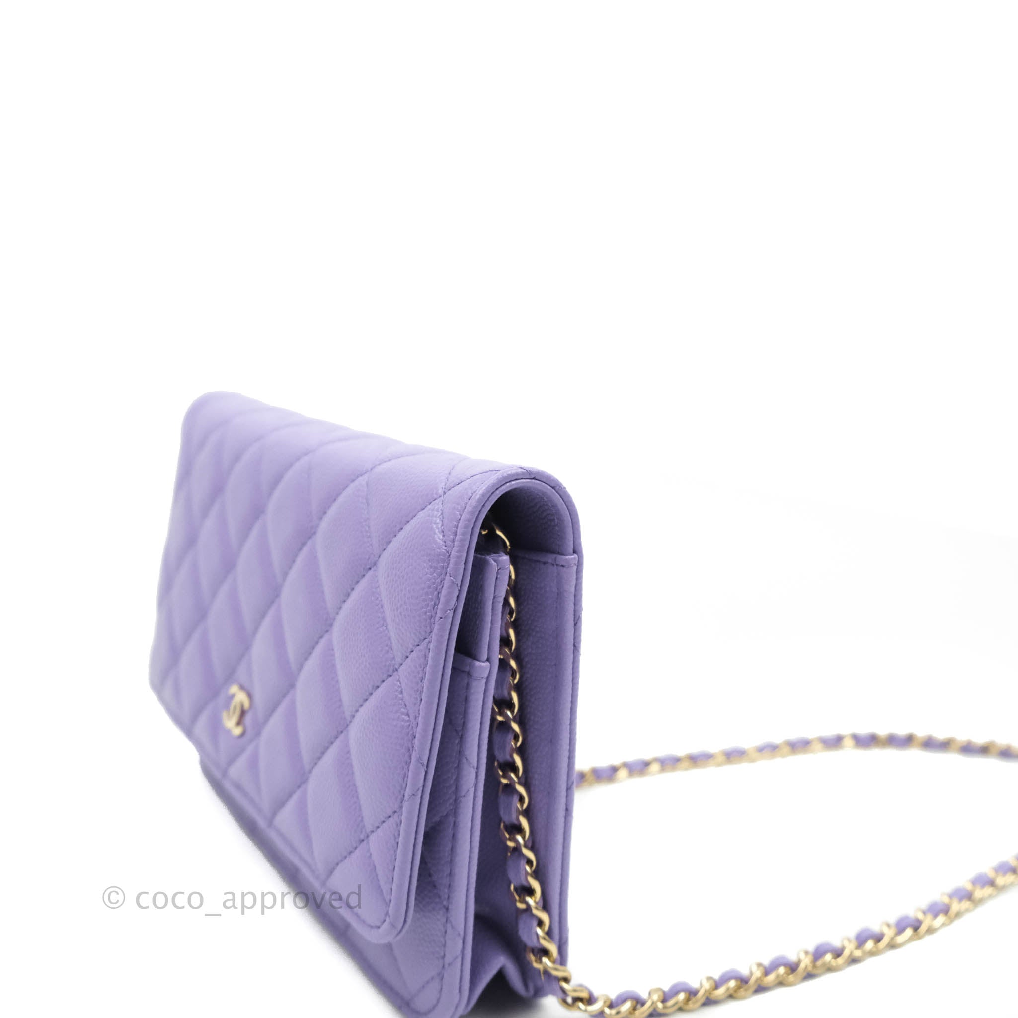Wallet on chain - Lambskin & gold-tone metal, dark purple — Fashion