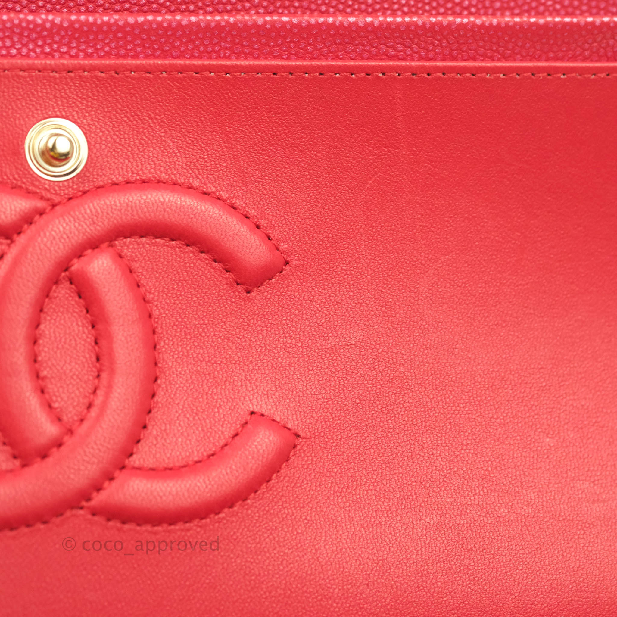 Chanel Classic M/L Medium Double Flap Iridescent Red Caviar Gold Hardw – Coco  Approved Studio