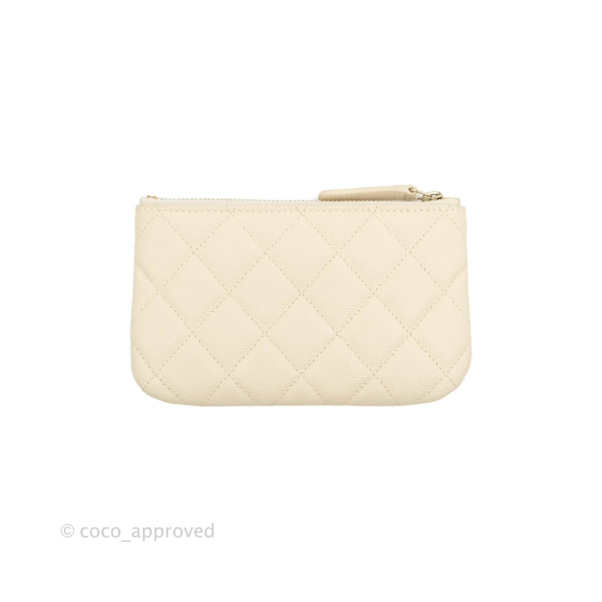 Battle of the Pouches: Chanel Mini O-Case Vs. Louis Vuitton Mini Pochette 