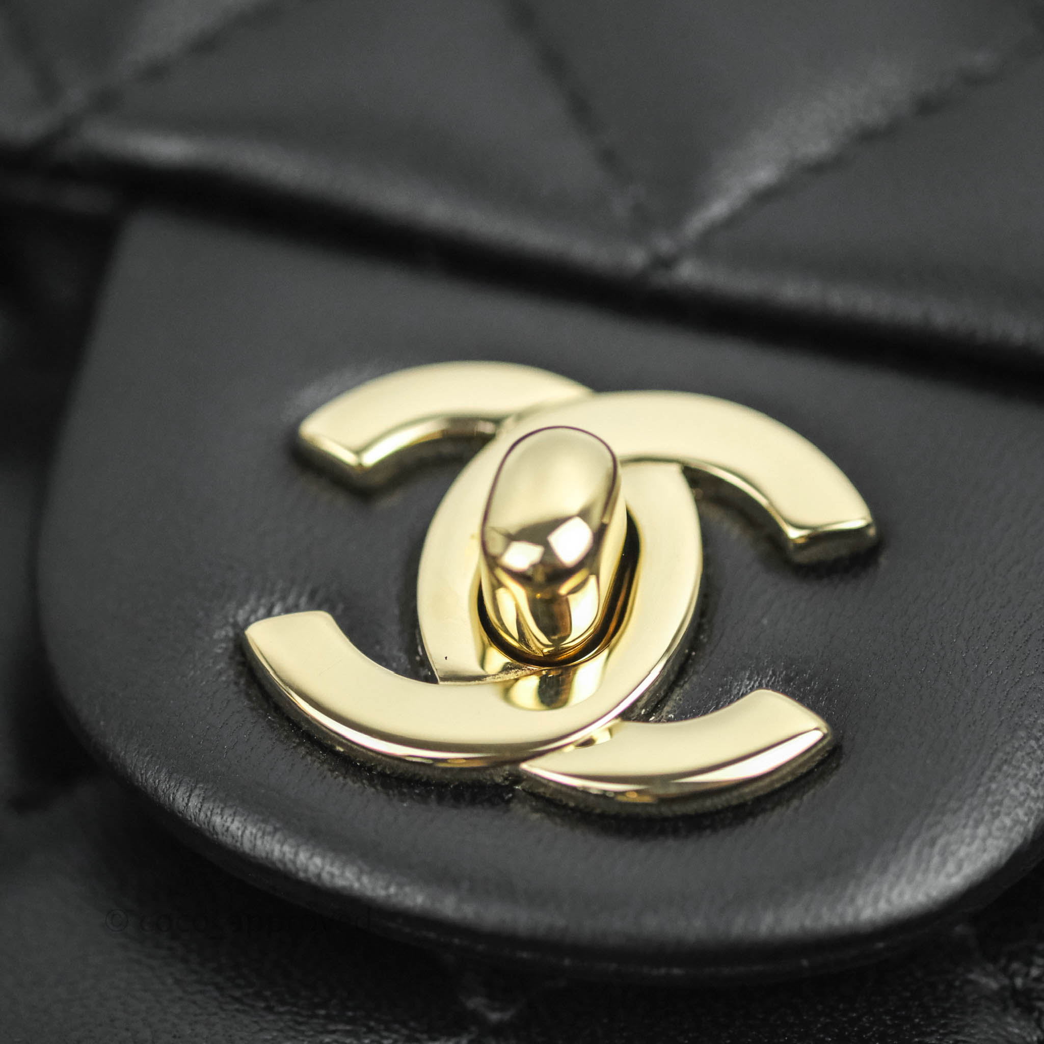 Chanel Matelasse,Classic Mini Pouch Black ref.811152 - Joli Closet