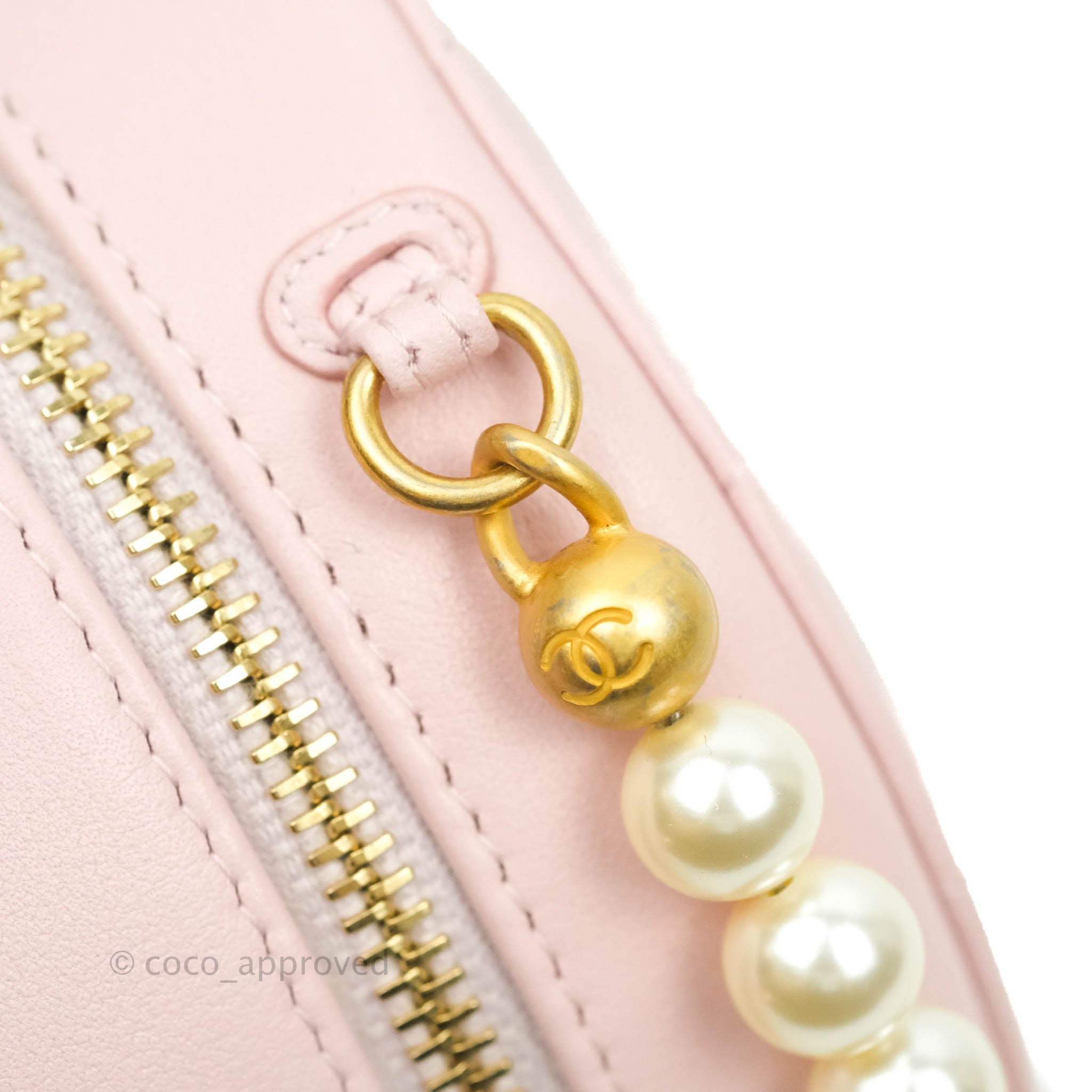 Chanel Quilted Round Clutch with Pearl Chain Light Pink Calfskin Aged –  Coco Approved Studio