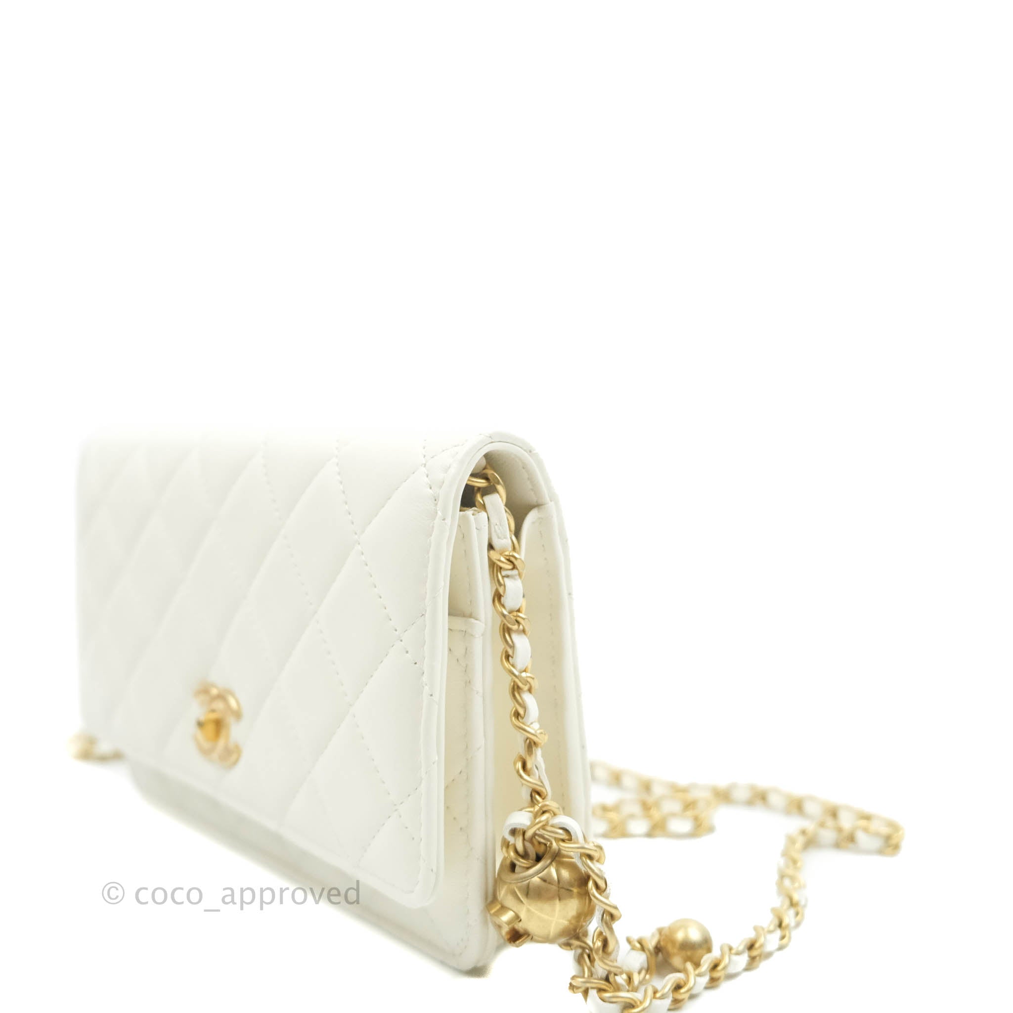 Wallet on chain - Pearly grained calfskin & gold-tone metal, white