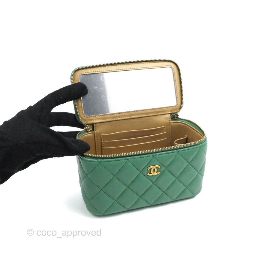 Chanel Vanity with Pearl Crush Chain Green Lambskin Aged Gold Hardware – Coco  Approved Studio