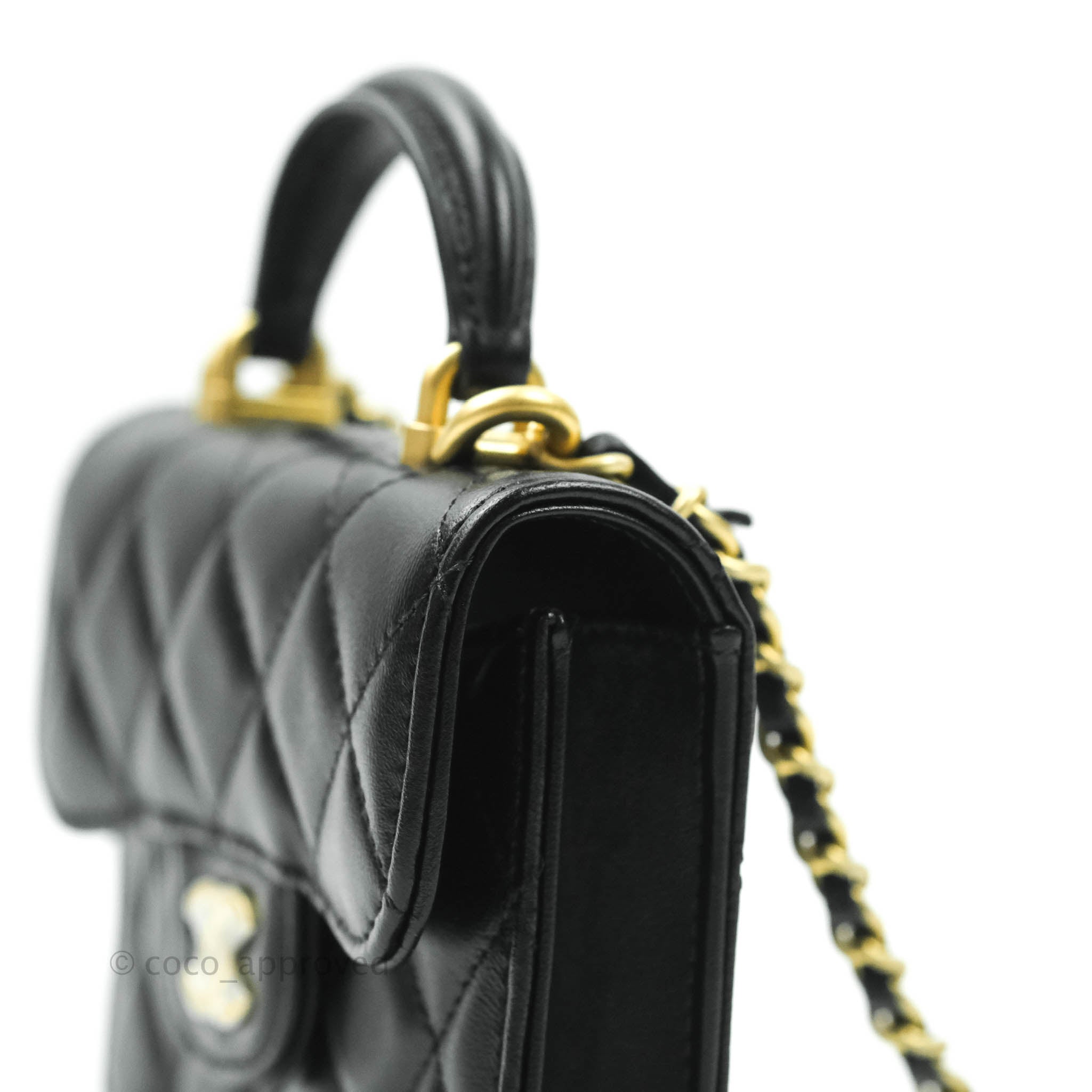 Clutch with chain - Lambskin & gold-tone metal, black — Fashion, CHANEL in  2023
