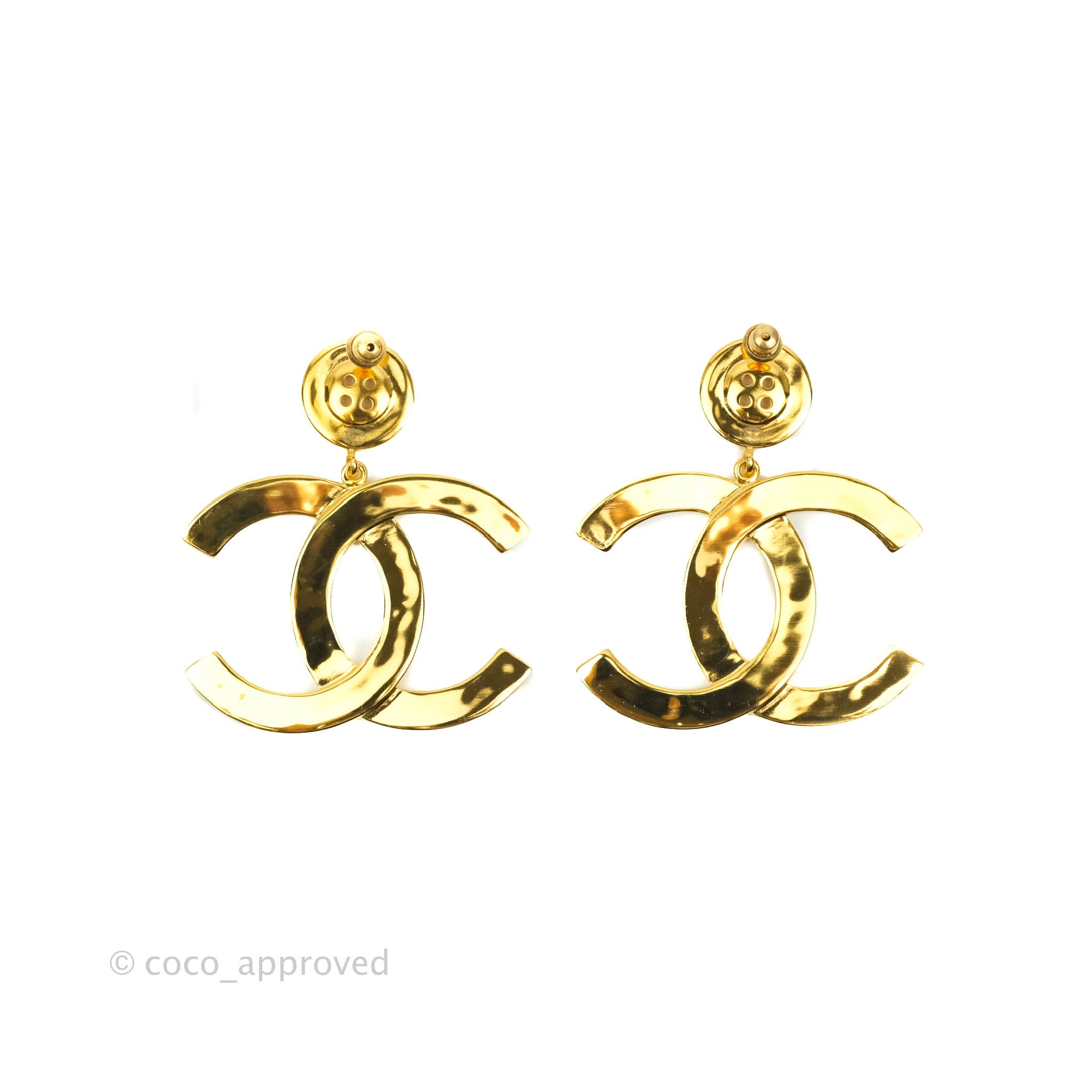 skandale samlet set ejer Chanel Large CC Button Drop Earrings Gold Tone 20A – Coco Approved Studio