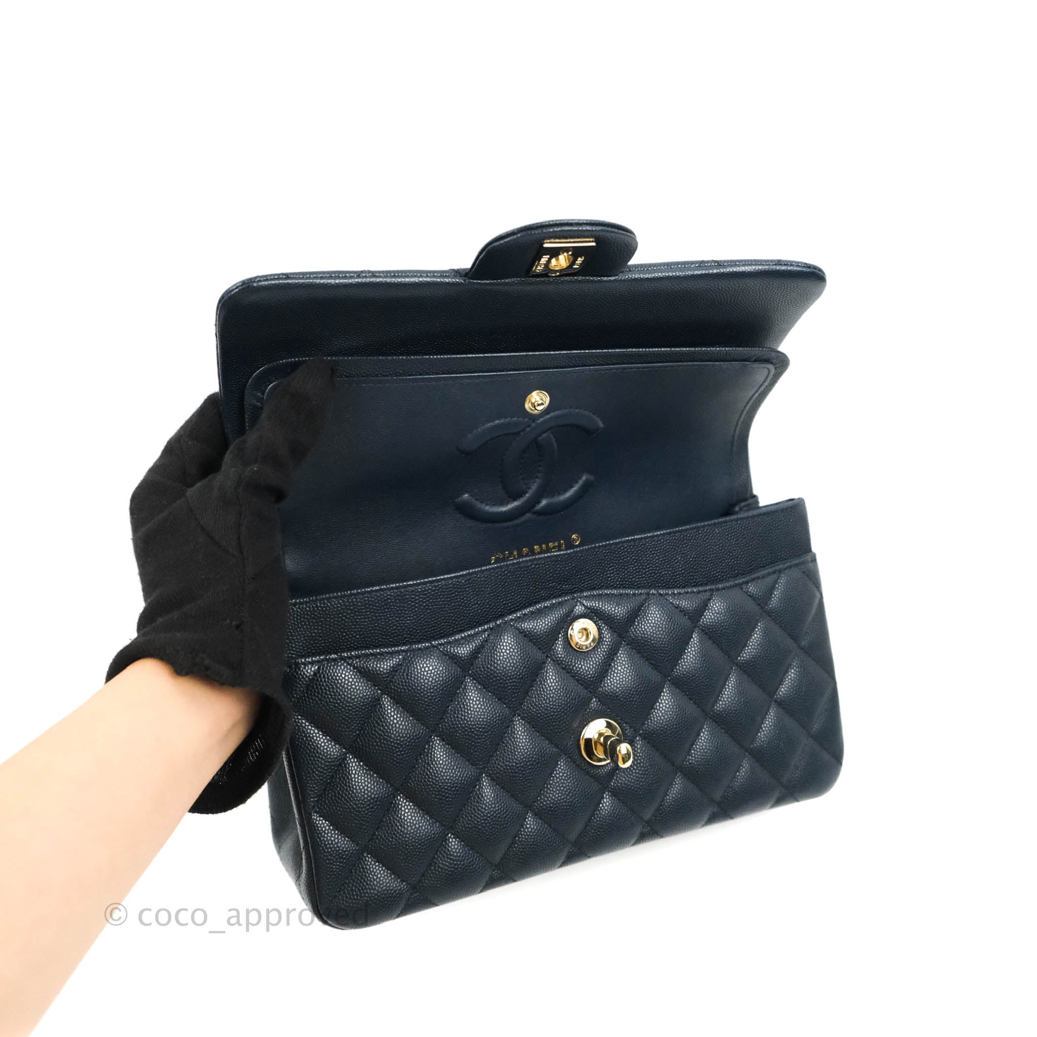 Chanel Timeless Classic mini bag Blue Dark blue Gold hardware Leather  ref.376489 - Joli Closet