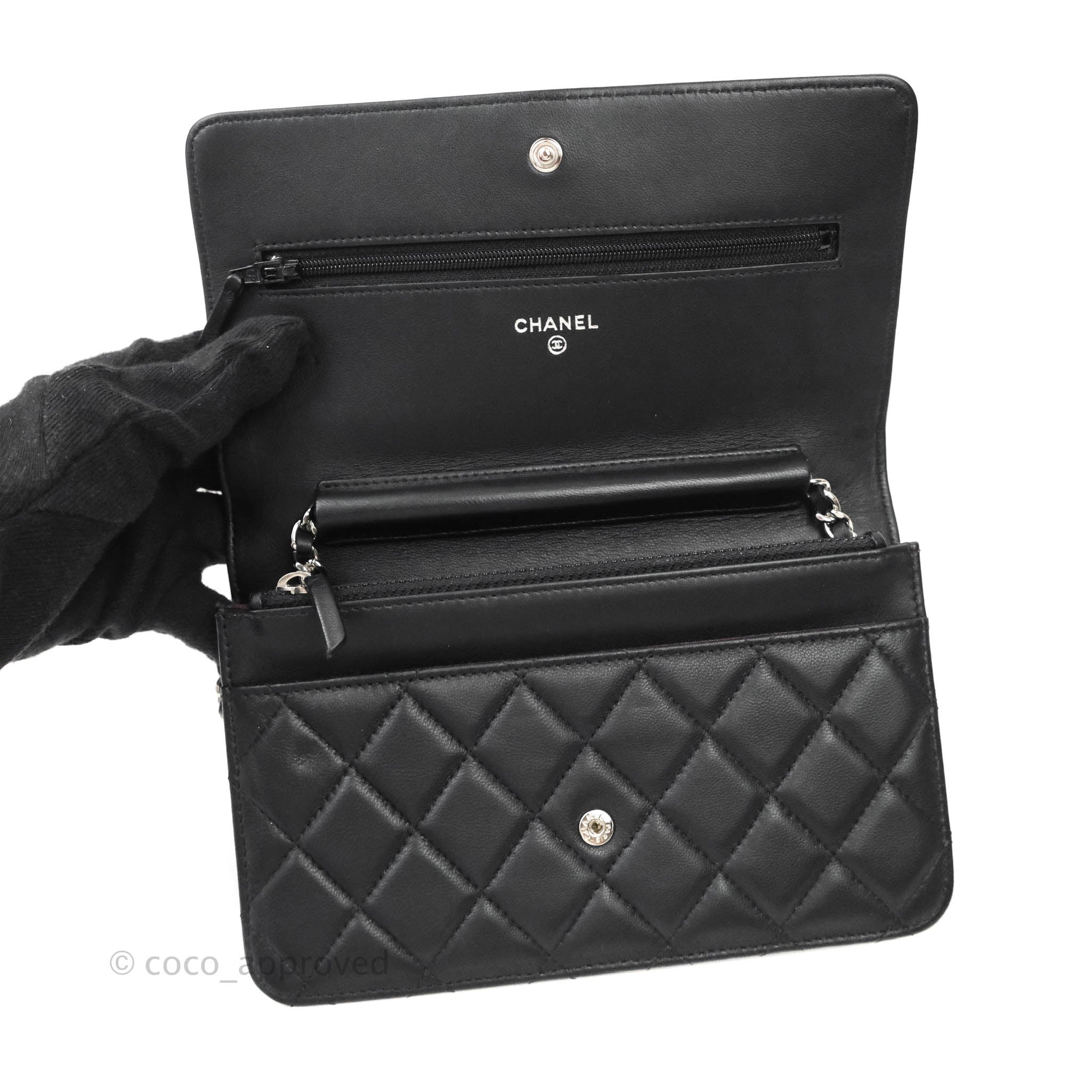 Chanel Chevron CC Zipped Card Holder Black Lambskin Silver Hardware – Coco  Approved Studio