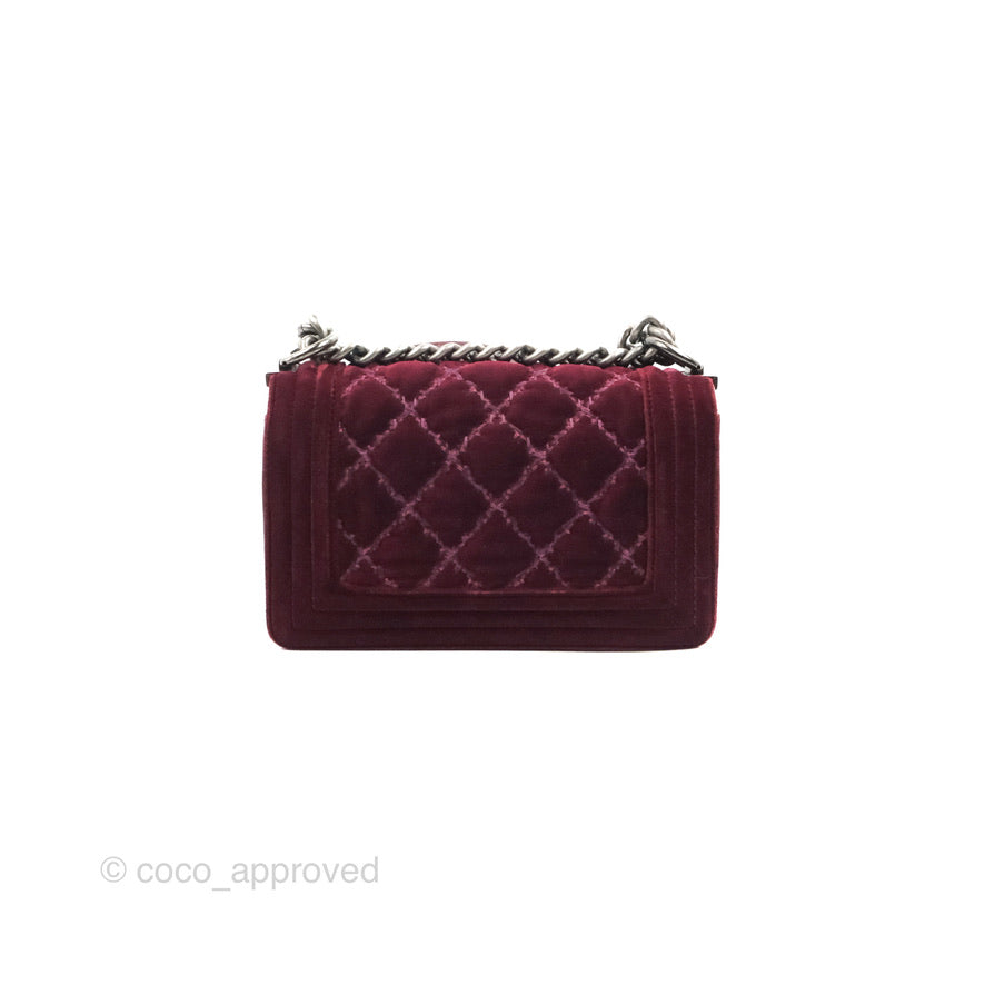 Burgundy chanel boy bag hot sale