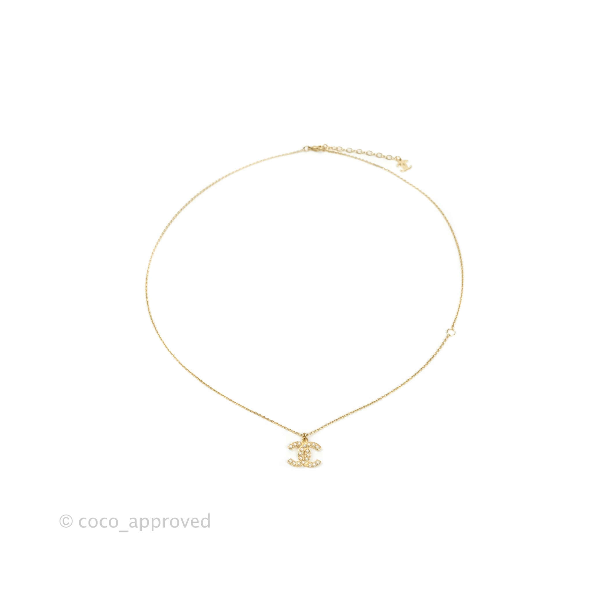 Chanel CC Pearl Necklace Gold Tone 20B – Coco Approved Studio