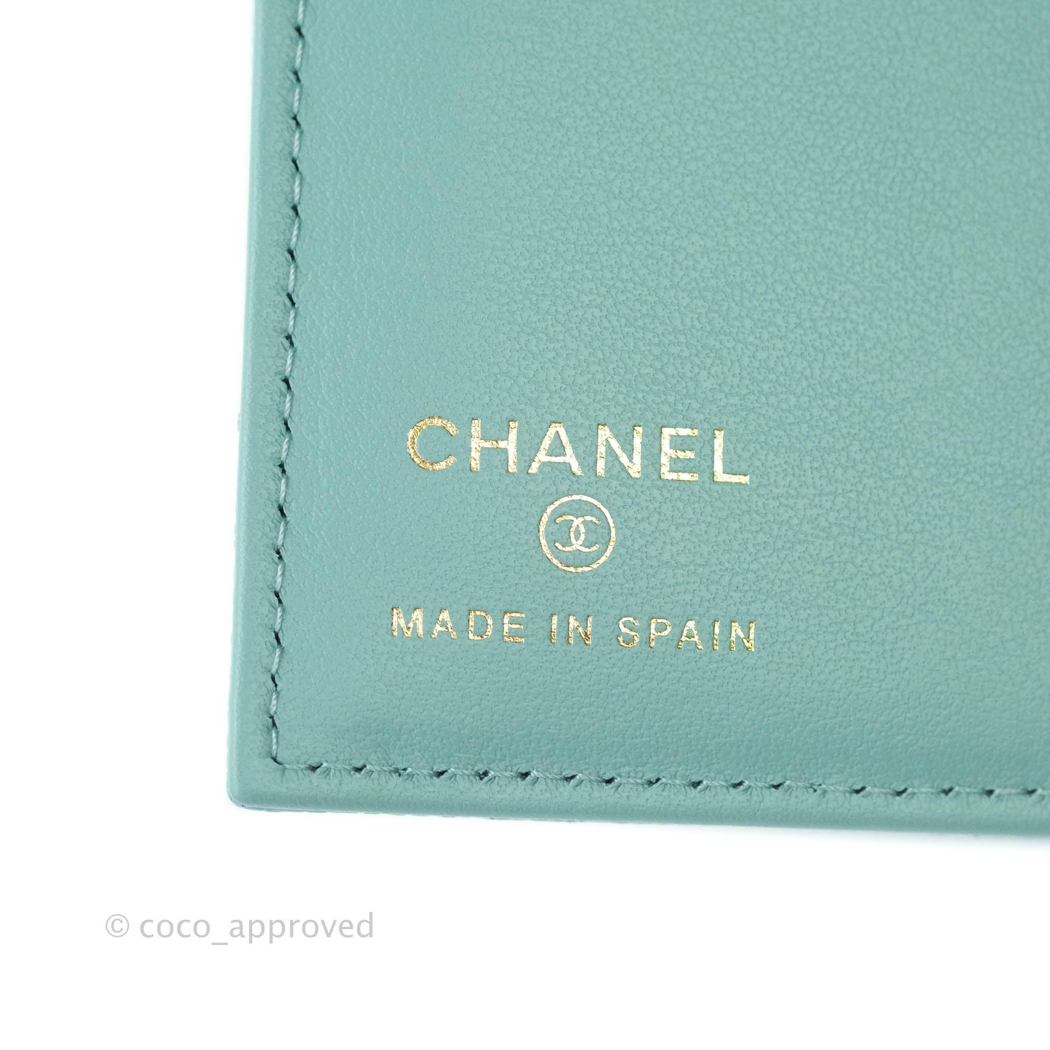 Chanel passport holder Dark red Leather ref.386265 - Joli Closet