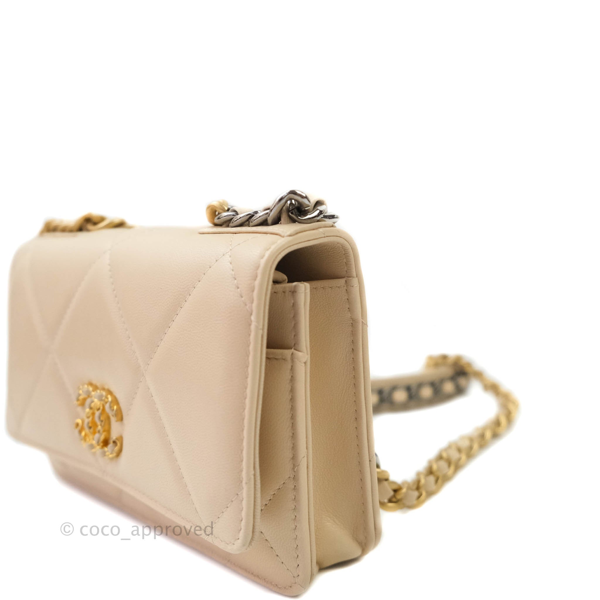 くぅ Chanel WOC CHANEL Черная кожаная сумка через плечо WOC для женщин – купить