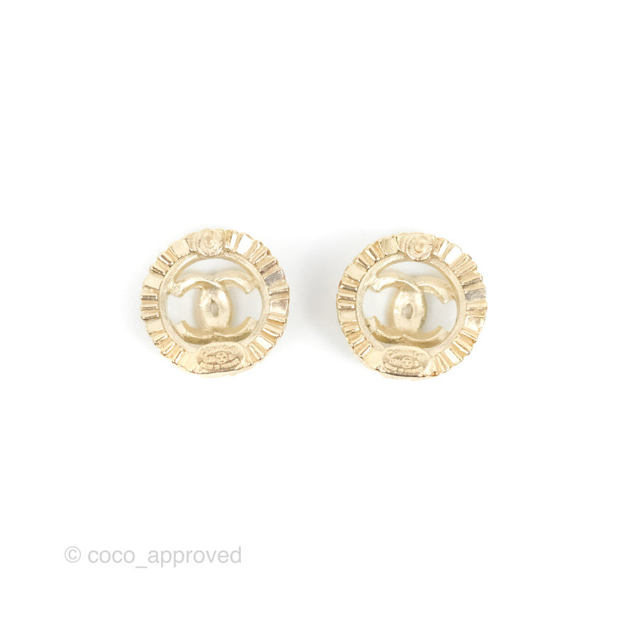 Chanel Vintage CC Round Clip On Earrings Gold Tone