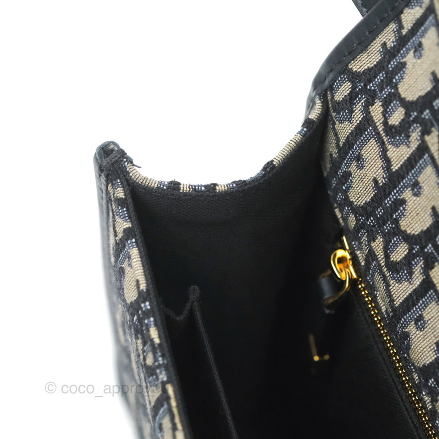 30 Montaigne Box Bag in Blue Multicolor Dior Oblique Jacquard – COSETTE