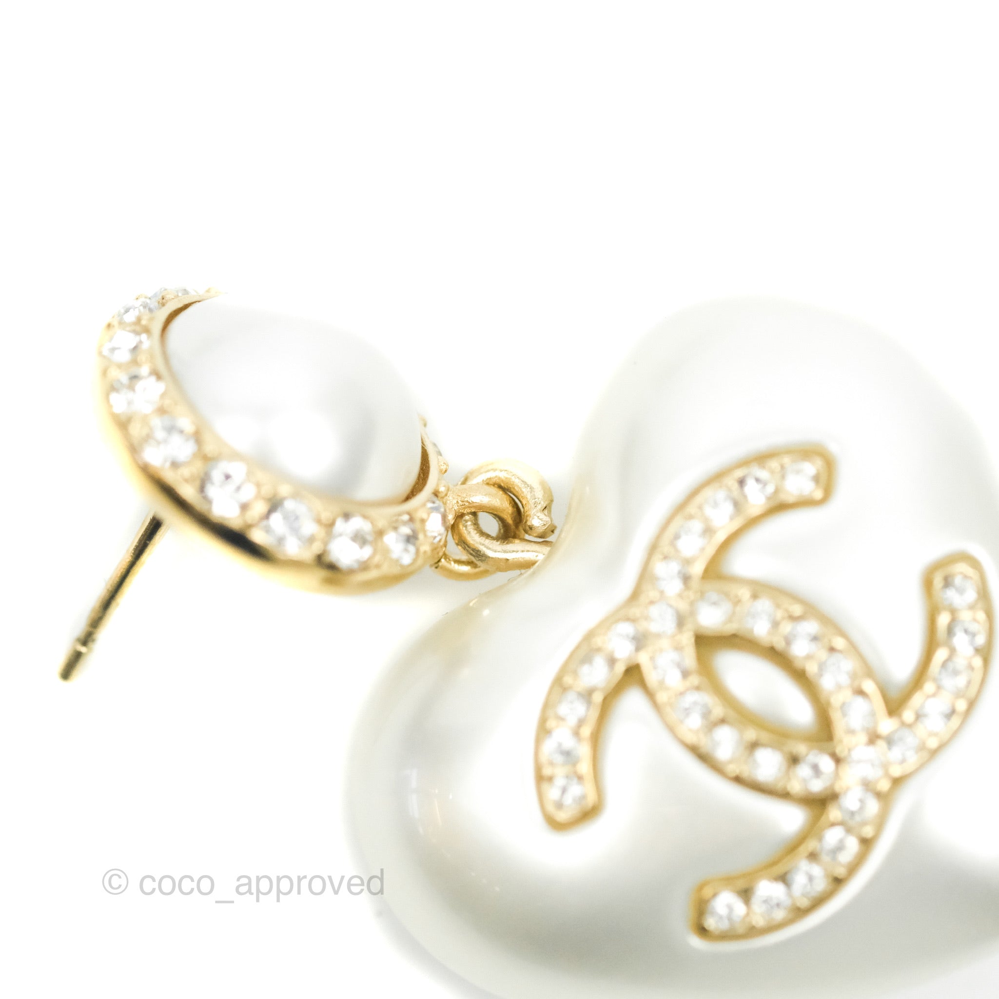 Chanel CC Pearl Heart Drop Earrings Gold Tone 21C – Coco Approved Studio