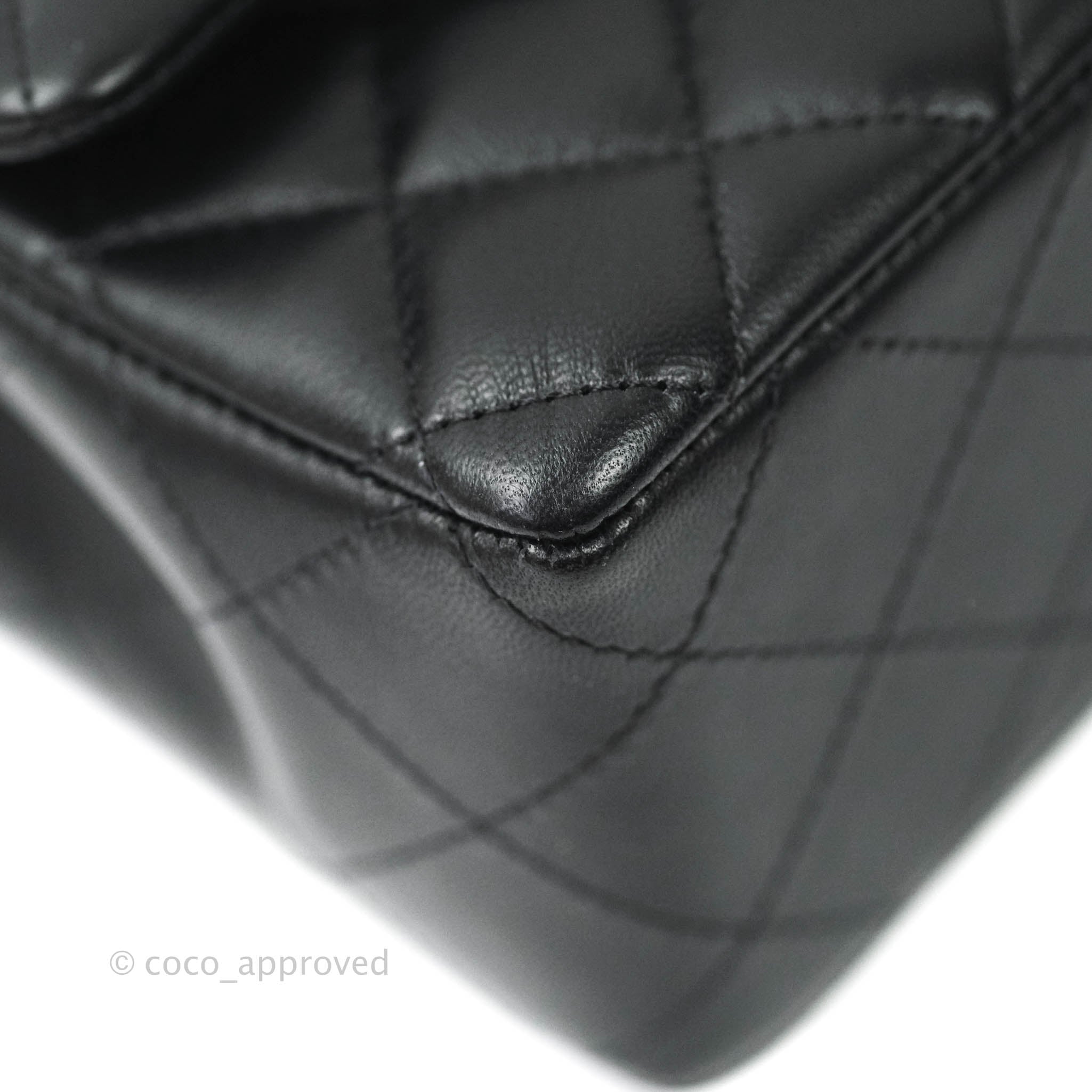 Chanel Black Quilted Lambskin Mini Flap Bag Leather ref.659558 - Joli Closet