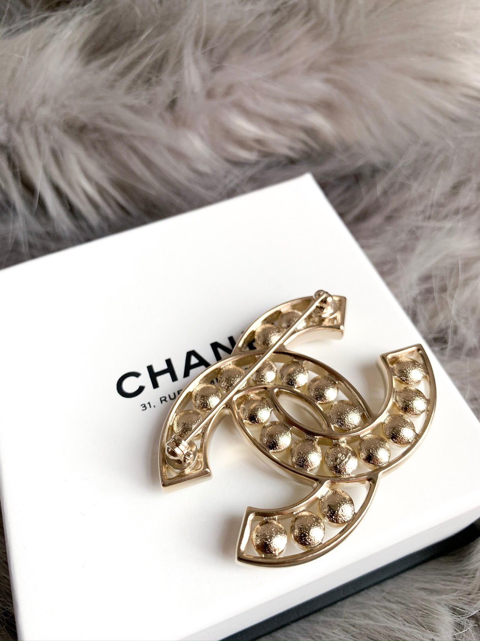 Chanel Pearl CC Brooch – Coco Approved Studio