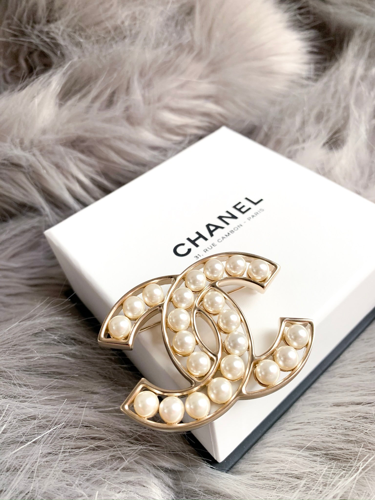 Chanel VIP Gift CC LOGO Pearl Pin/Brooch from Chanel beauty