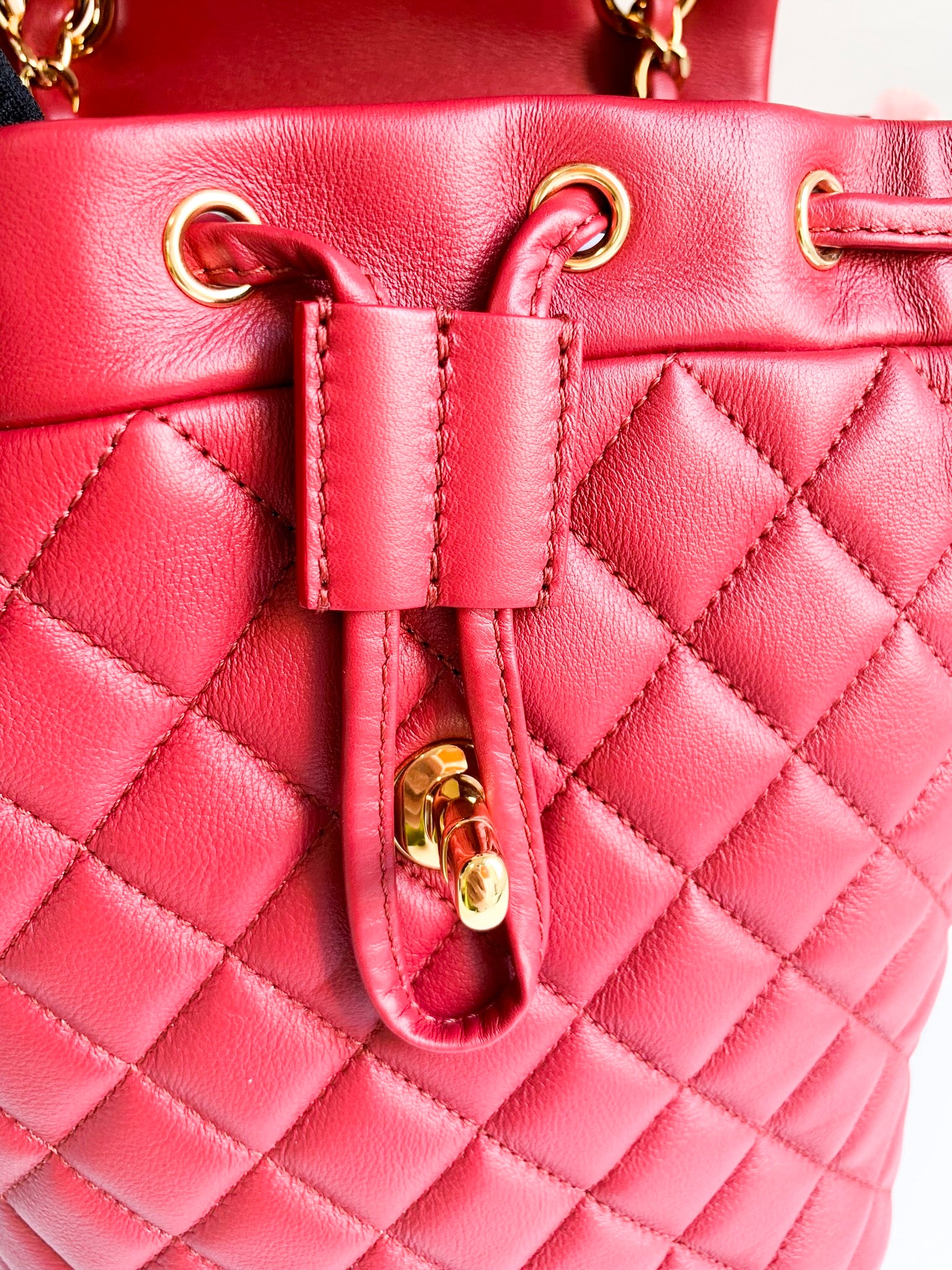Chanel Mini Red Calfskin Urban Spirit Backpack ⁣⁣⁣⁣⁣⁣⁣⁣⁣⁣⁣⁣⁣⁣Gold