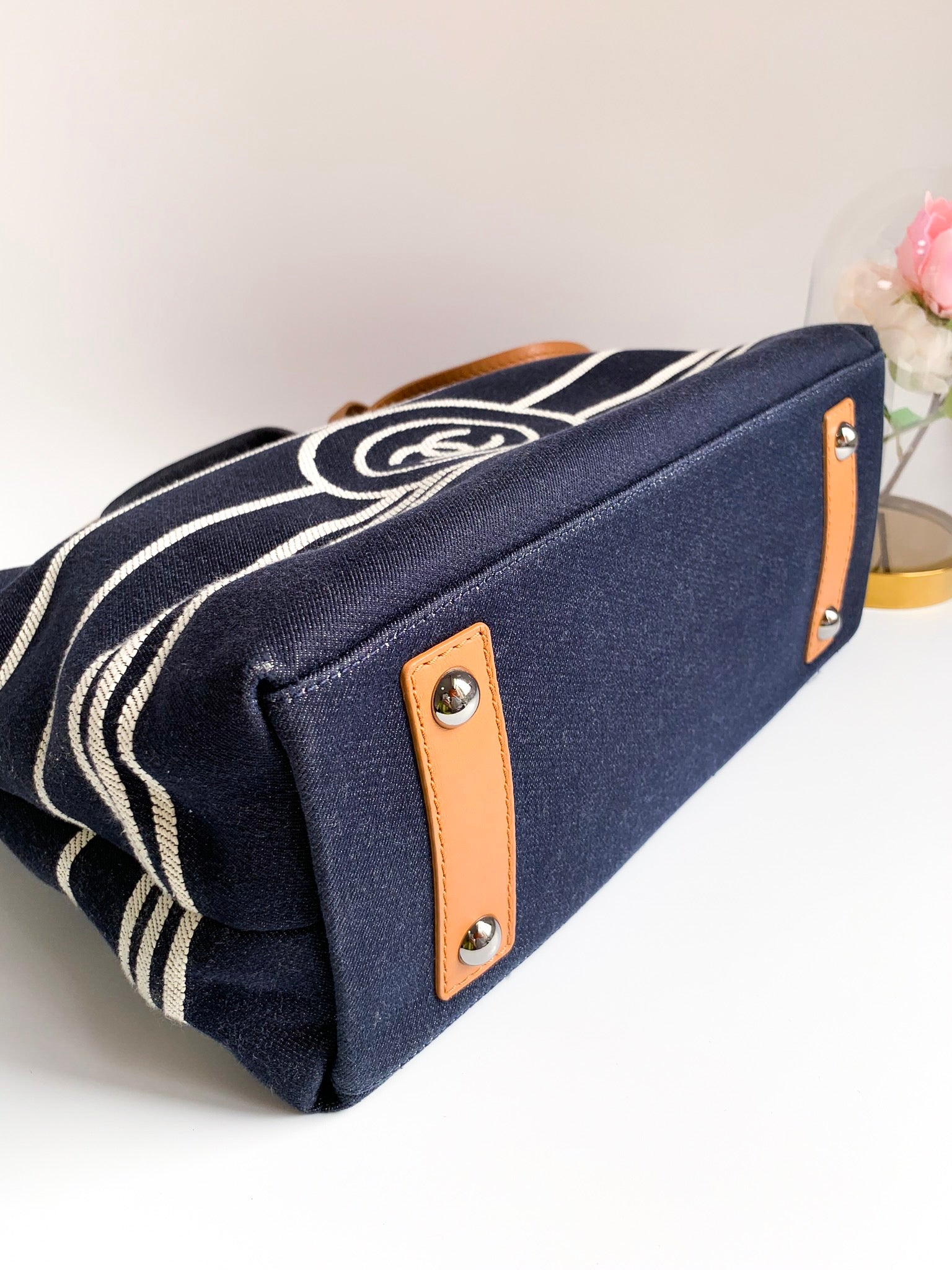 Chanel Coco Cocoon Denim Tote Bag (SHG-34445) – LuxeDH