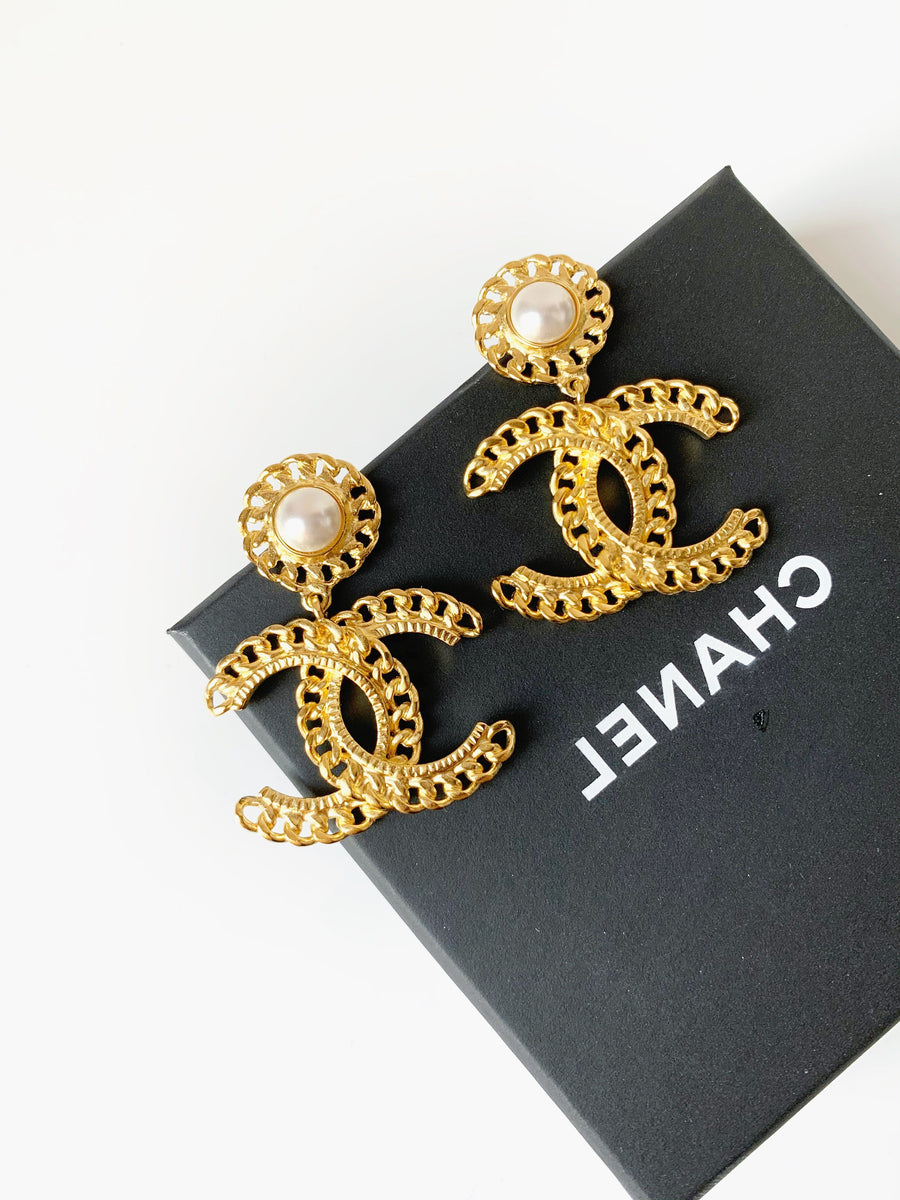 Chanel Pearl CC Drop Gold Earrings 20SS