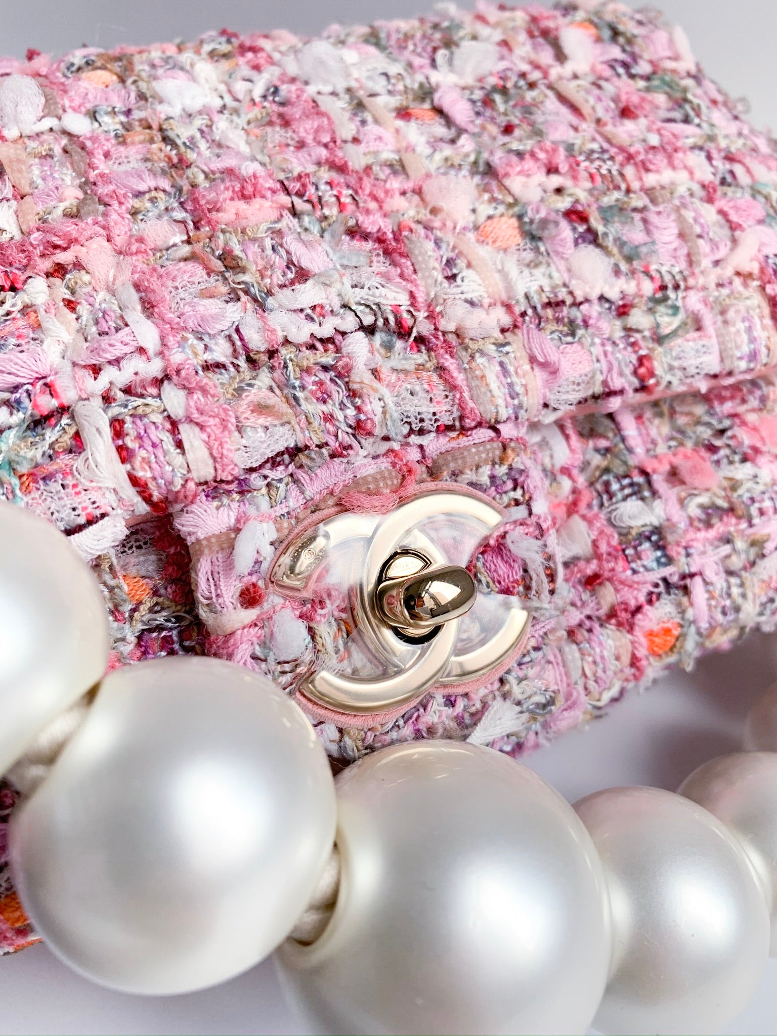 momoland__tokyo: “Chanel small coco handle 20A Pink 💕 這個粉好美”
