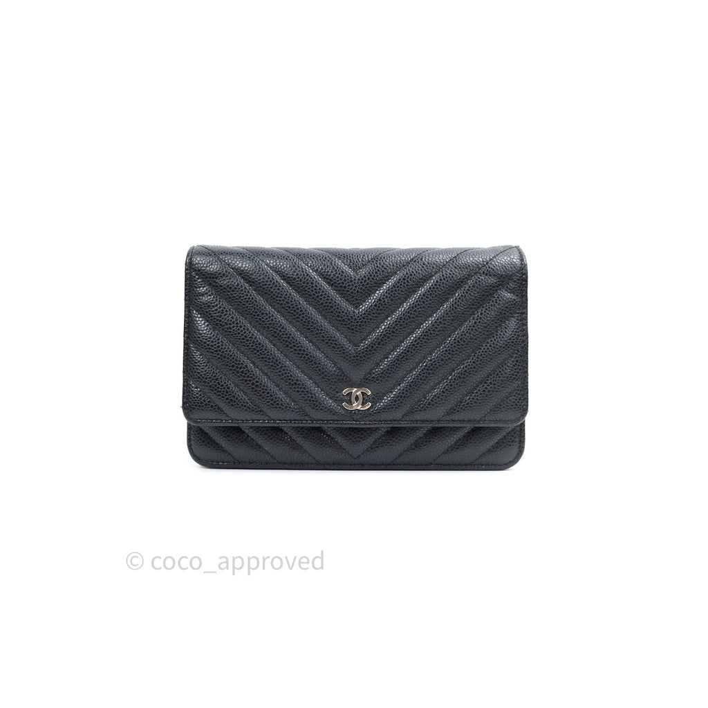 2017 Chanel Red Chevron Quilted Caviar Leather Wallet-On-Chain WOC at  1stDibs