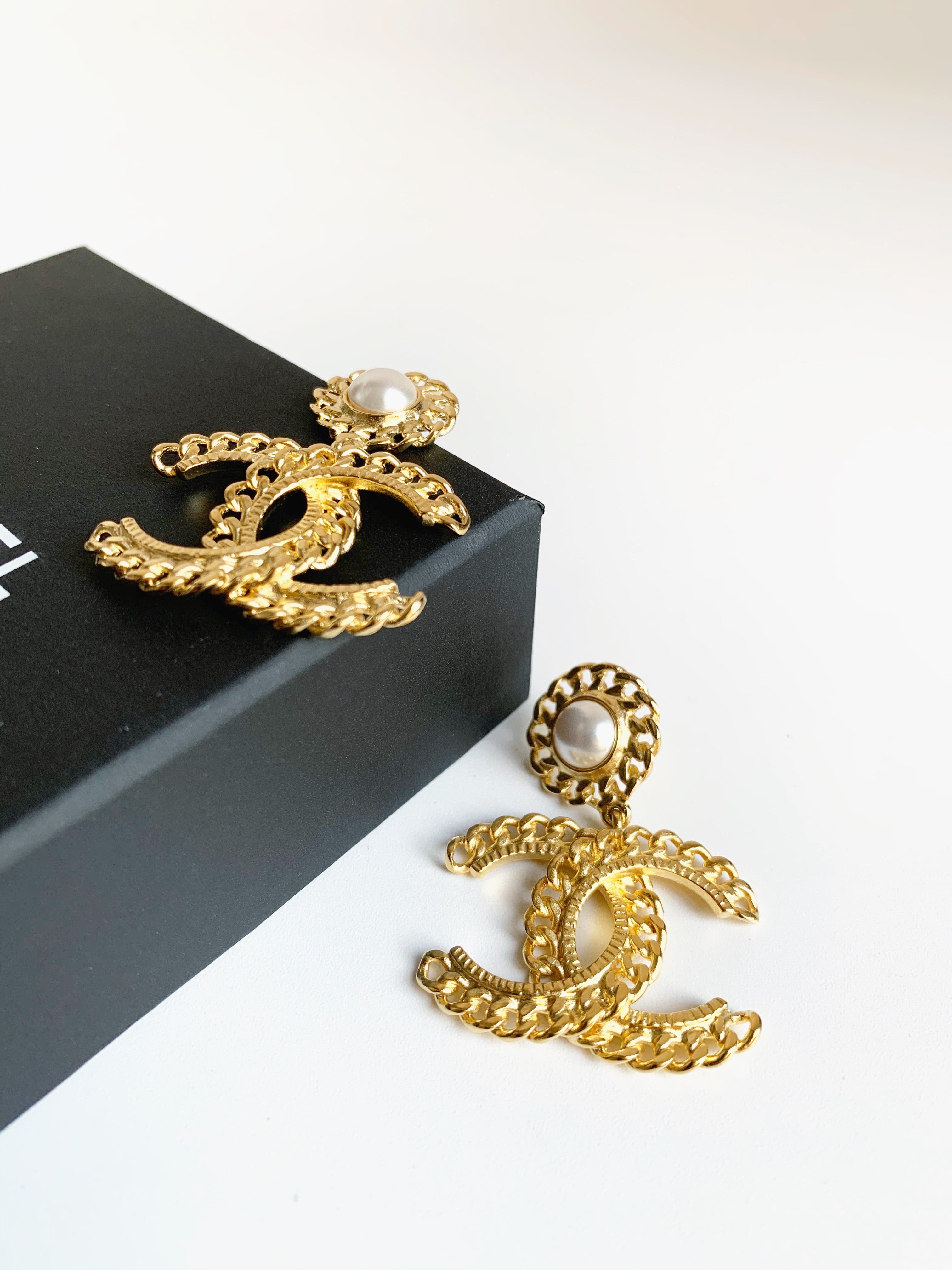 Chanel Pearl CC Drop Gold Earrings 20SS – Coco Approved Studio