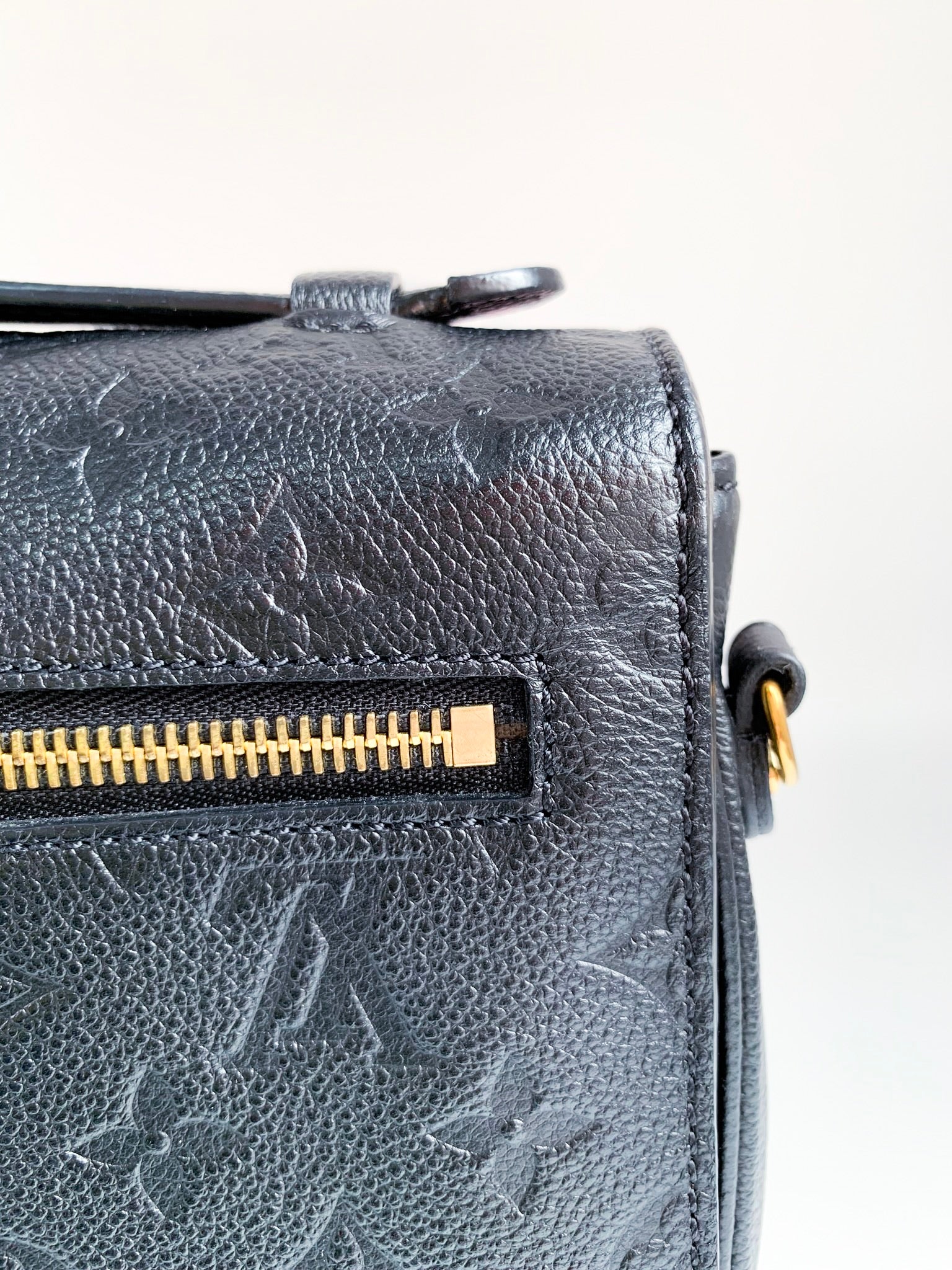 Louis Vuitton Pochette Metis Black Emprinte Leather Monogram Flap Bag –  Globalluxcloset