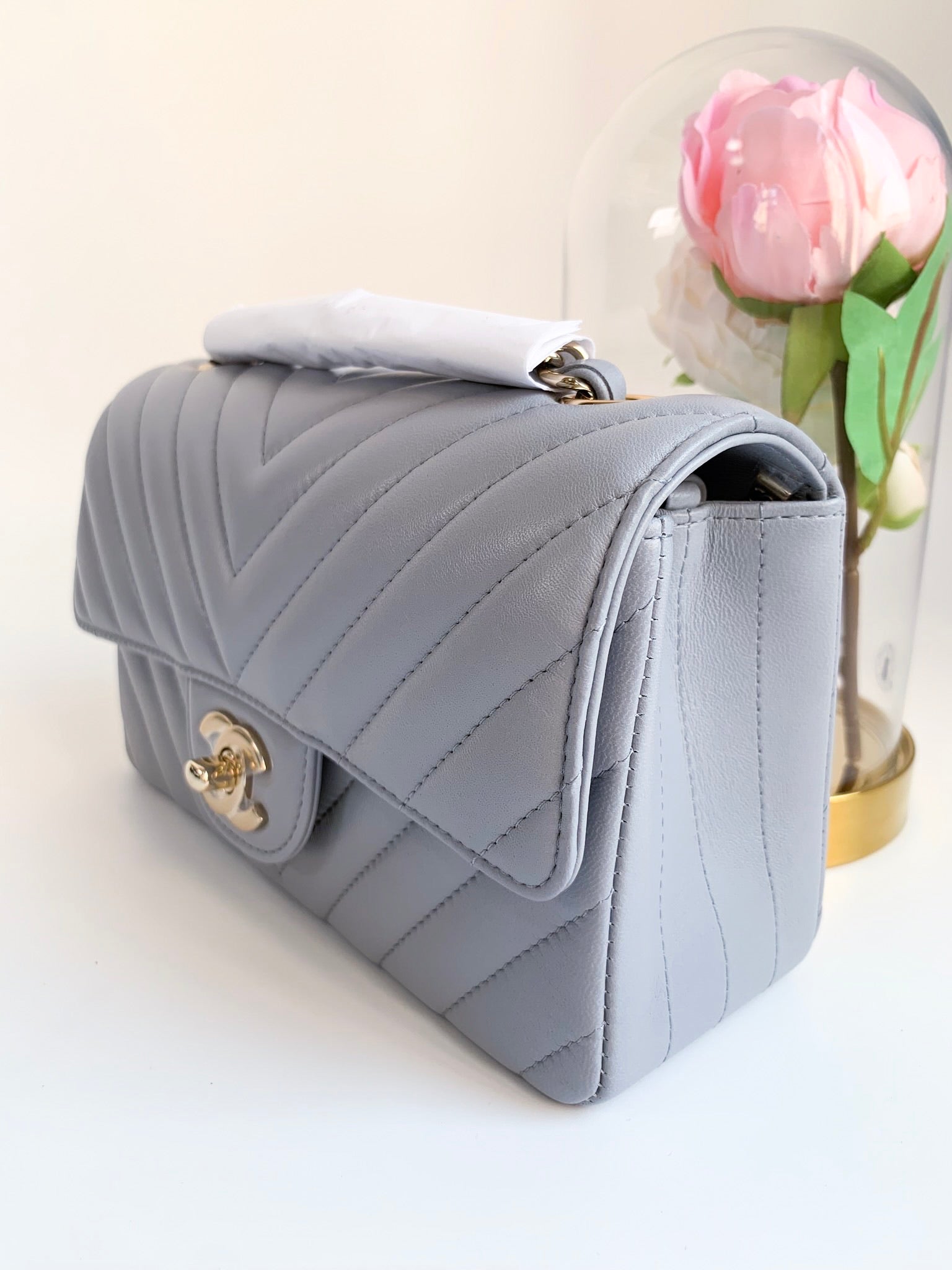 Sold at Auction: Chanel - New - Jumbo Chevron Grey Lambskin Leather  Statement Bag Flap CC Gold