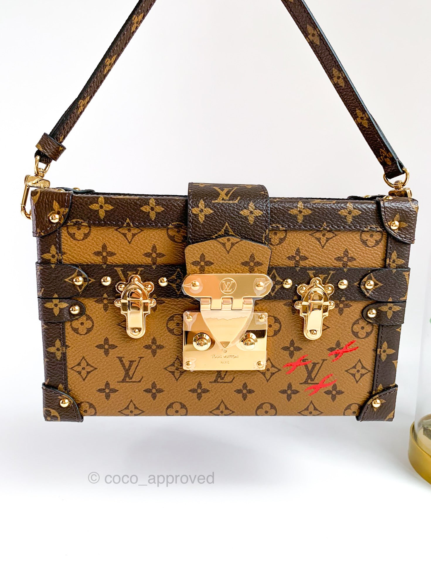 💛 Louis Vuitton Fall 2023 Runway Bags 🤎 Reverse Monogram Camera Box,  Petite Malle, Alma, Dauphine 