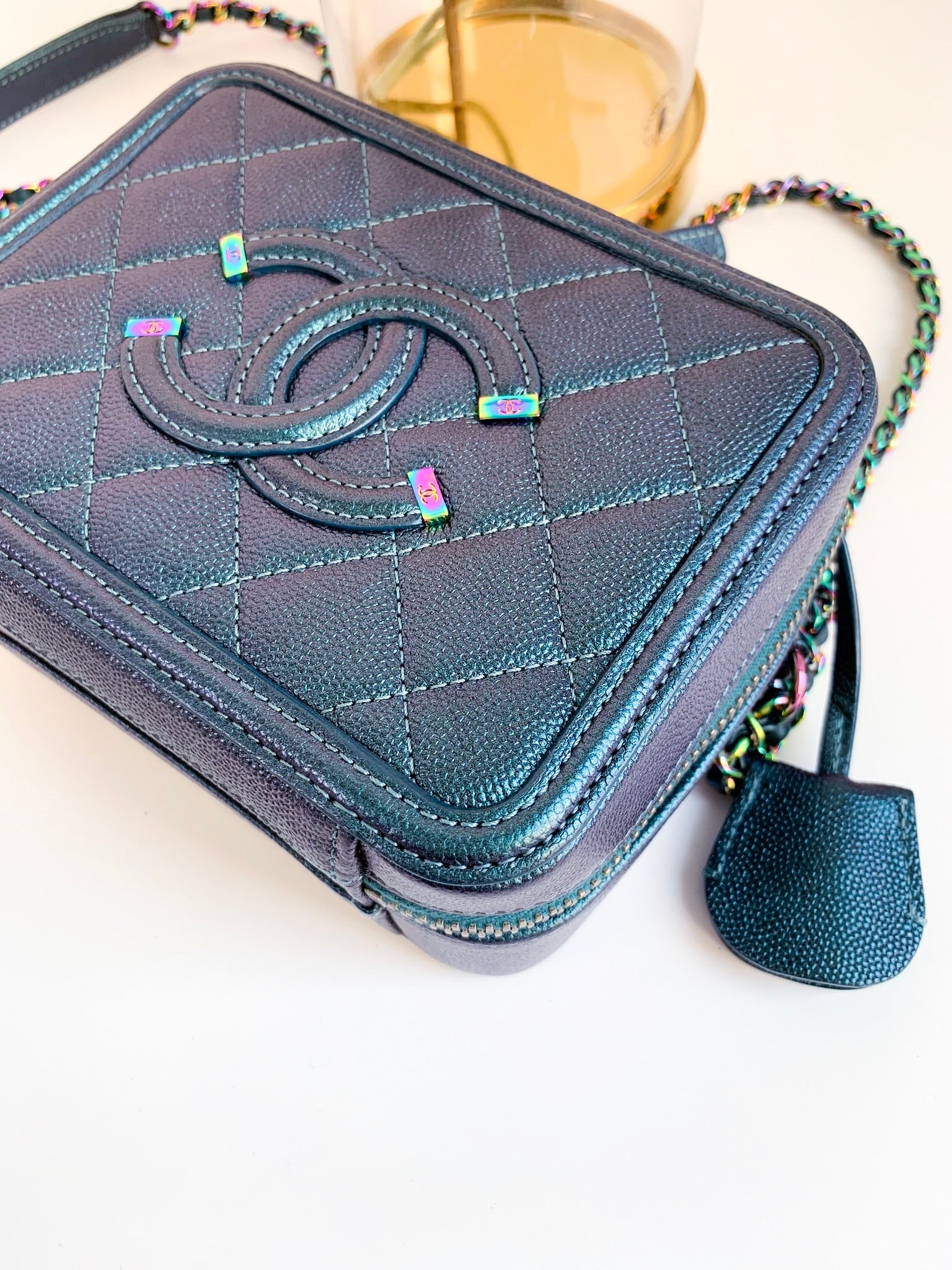 Chanel CC Filigree Vanity Case Handbag Iridescent Green Leather Small -  Allu USA