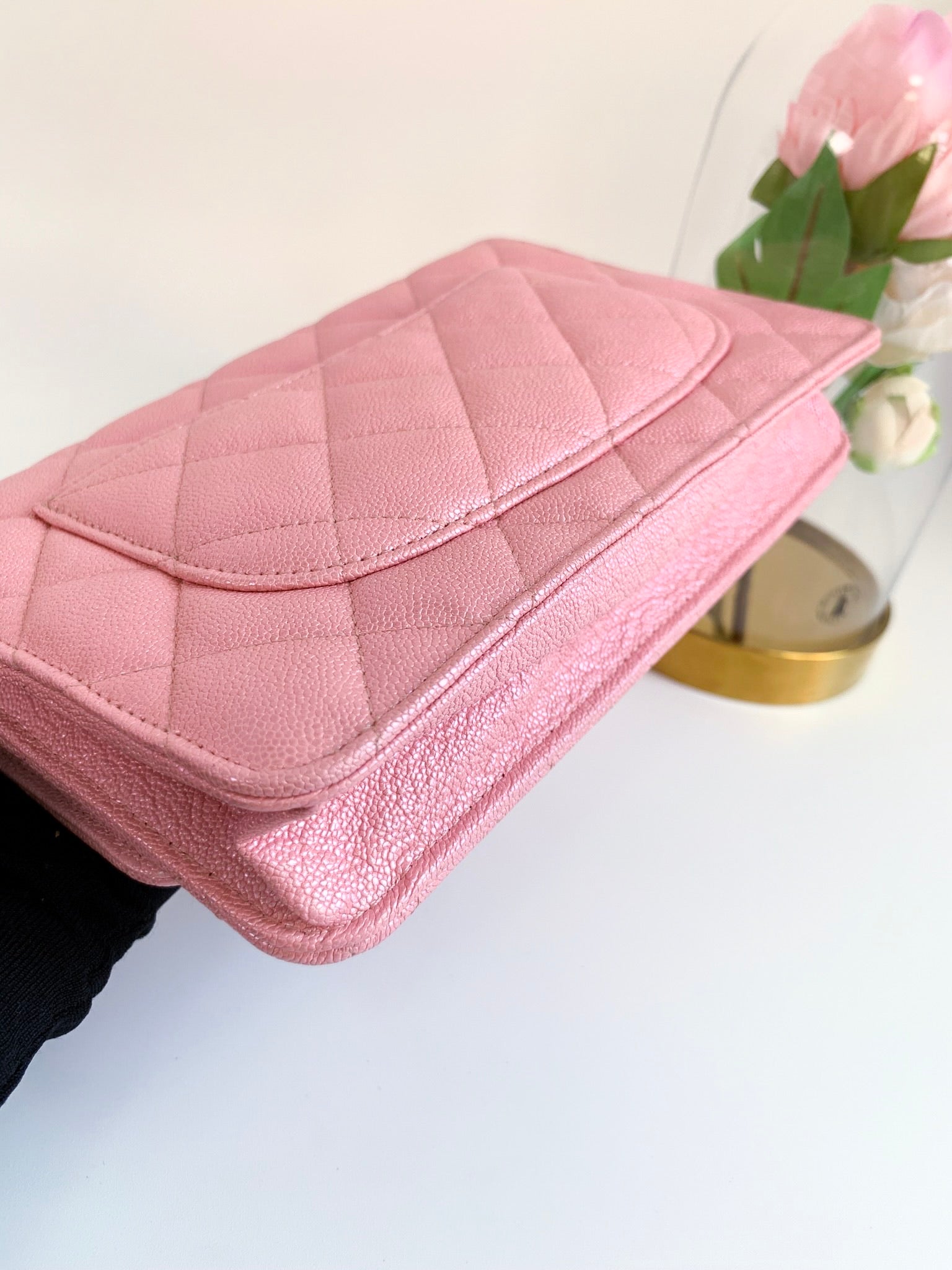 chanel black and pink wallet on