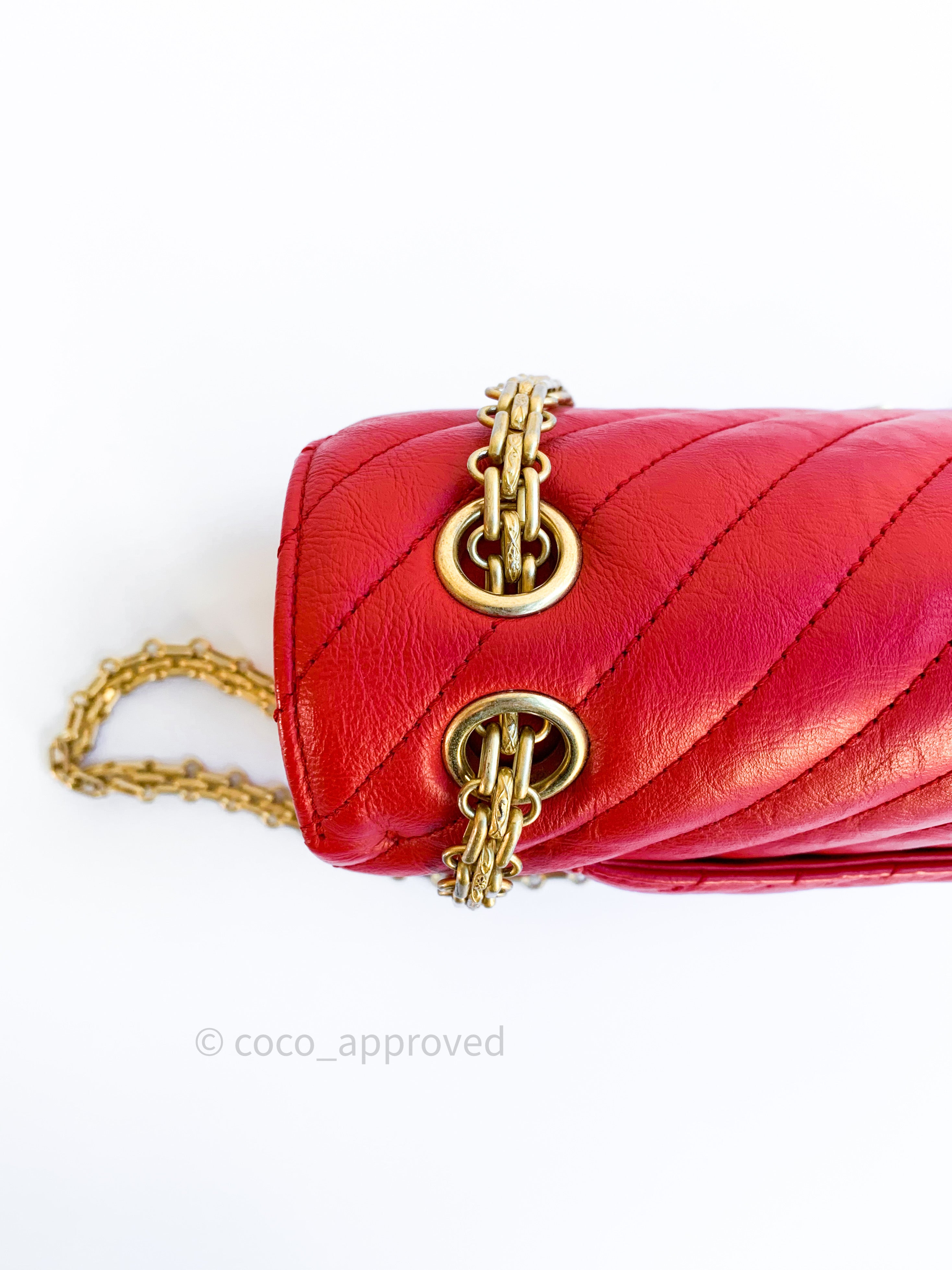 Chanel Sheepskin Chevron 2.55 Reissue 225 Flap Red Gold Hardware – Coco  Approved Studio