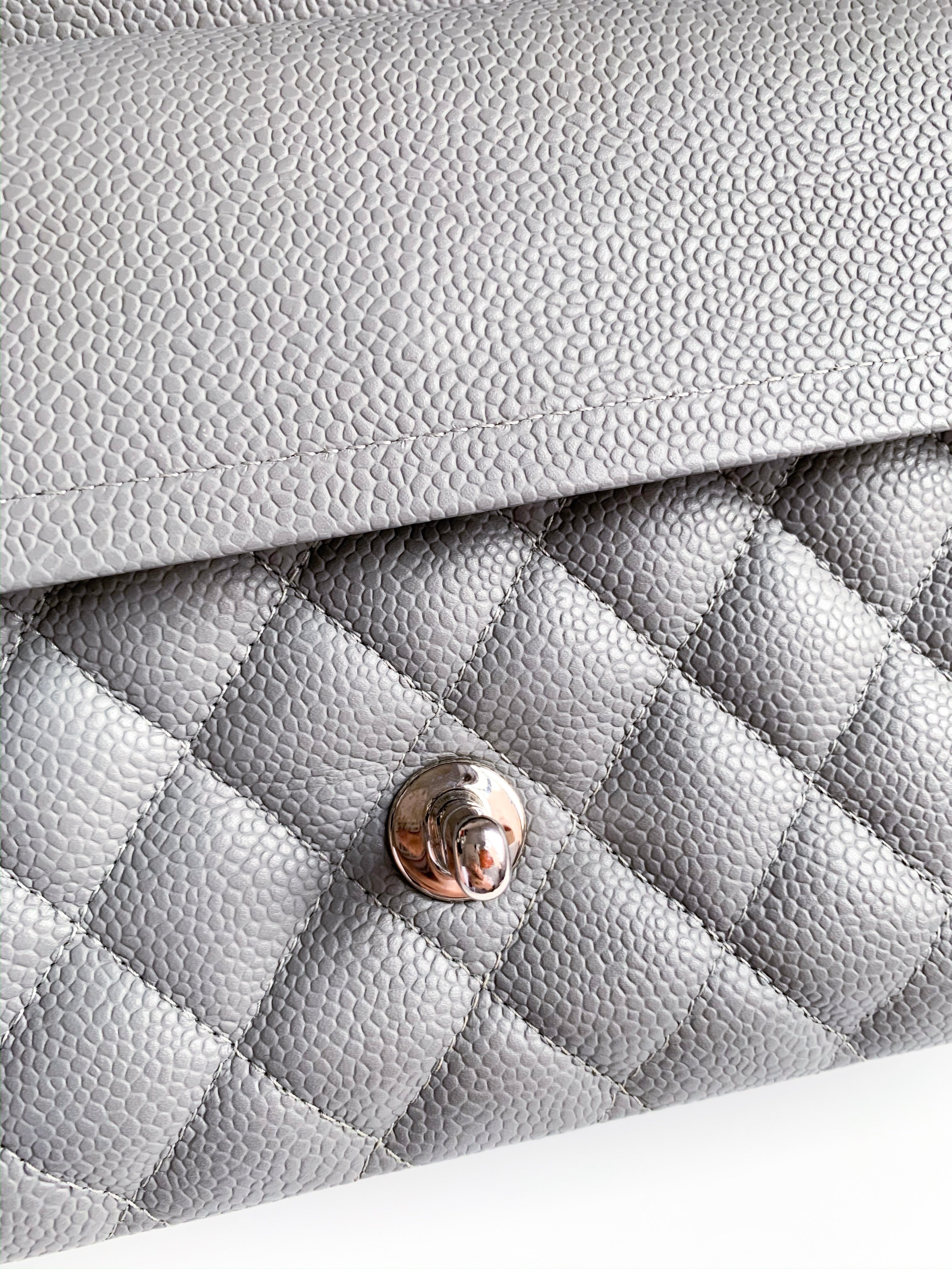 Chanel Quilted Caviar Leather Classic Double Flap Medium Grey ref.1006099 -  Joli Closet