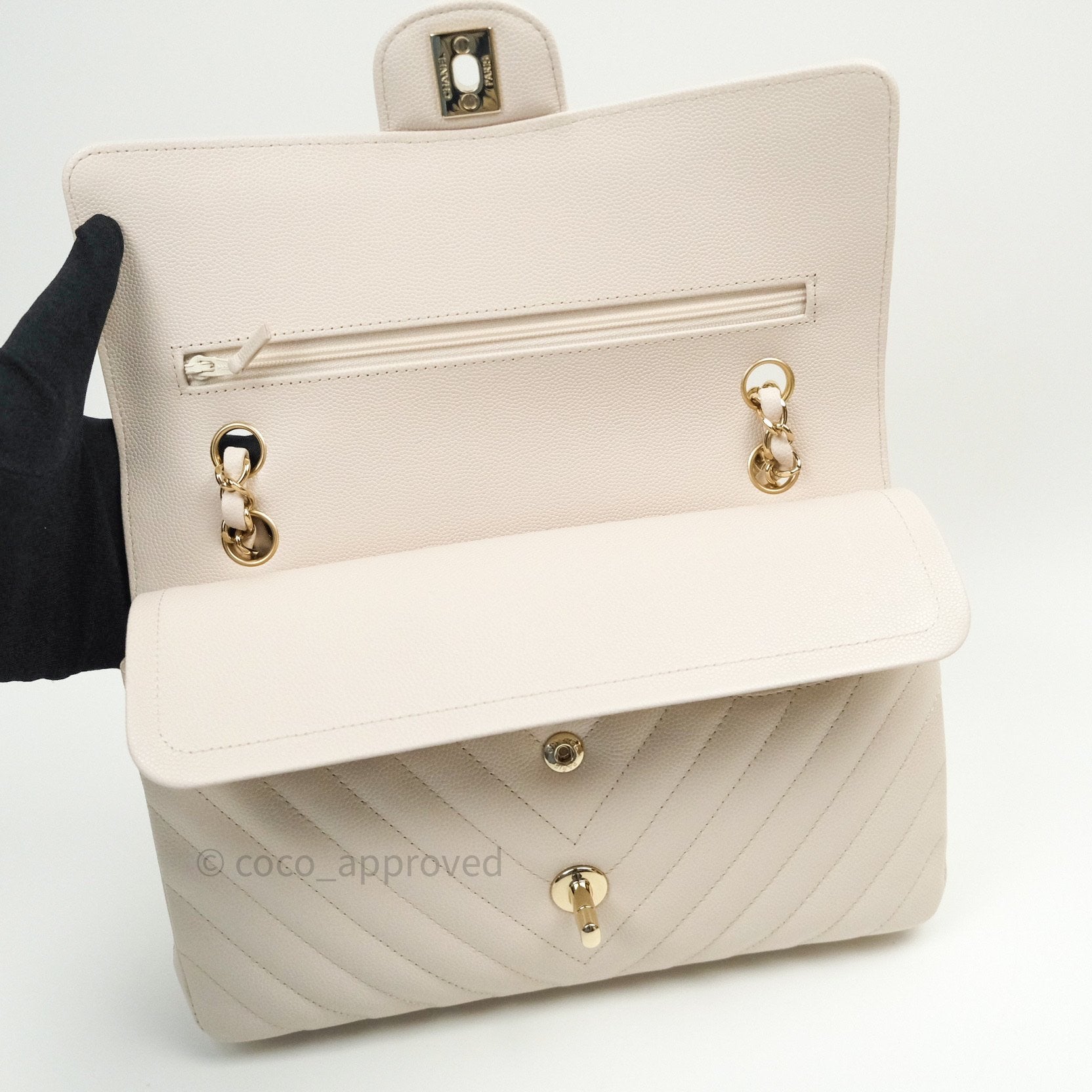Handbags Chanel Chanel Chevron Classic Flap
