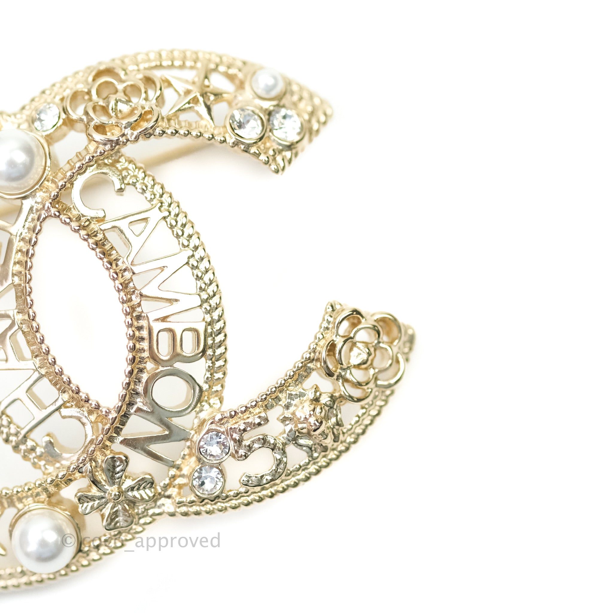 Pearl pin & brooche Chanel Gold in Pearl - 26116371