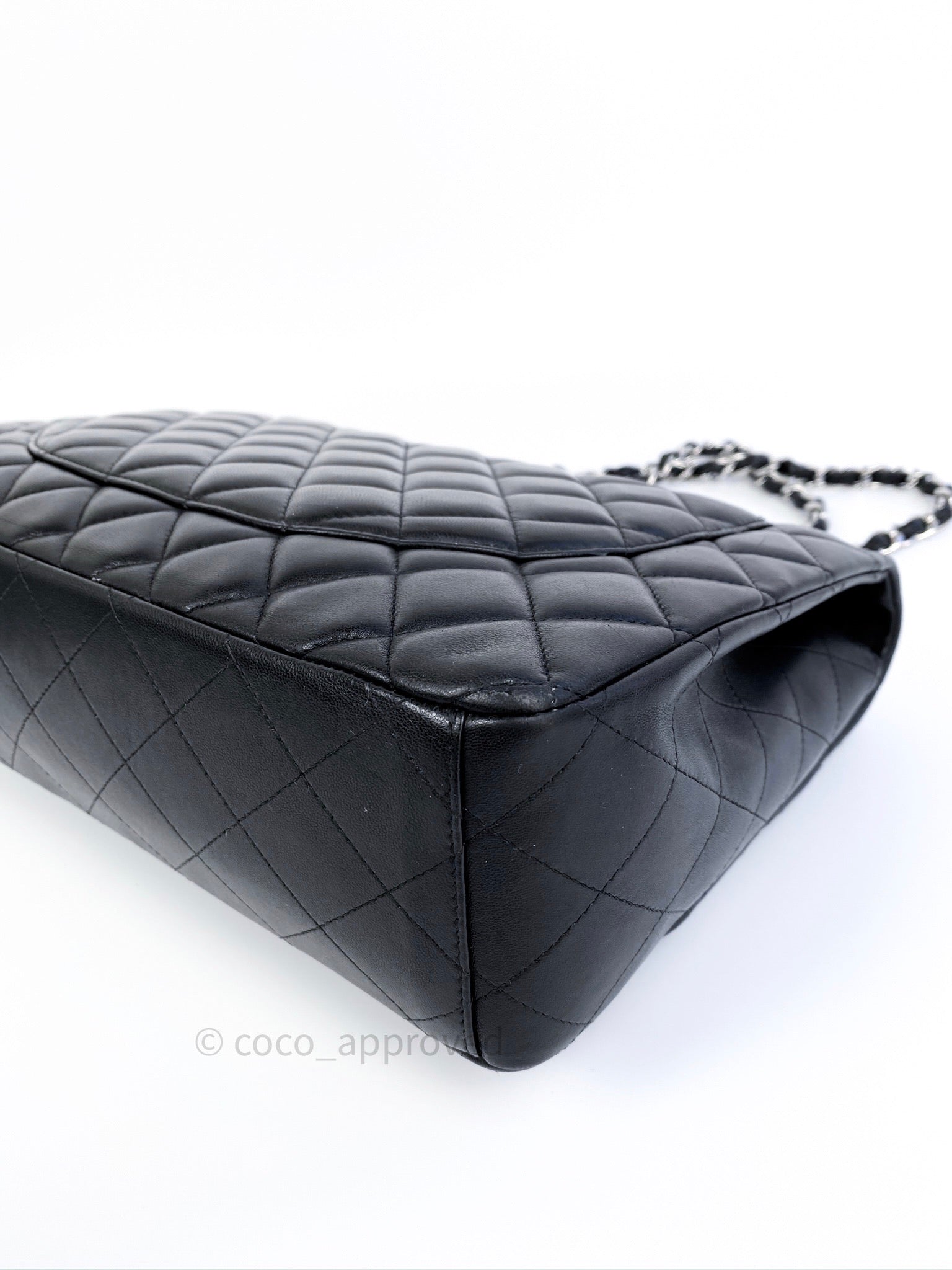 CHANEL Black lambskin Leather Classic Single Flap Jumbo Bag Gold hardware  ref.706758 - Joli Closet