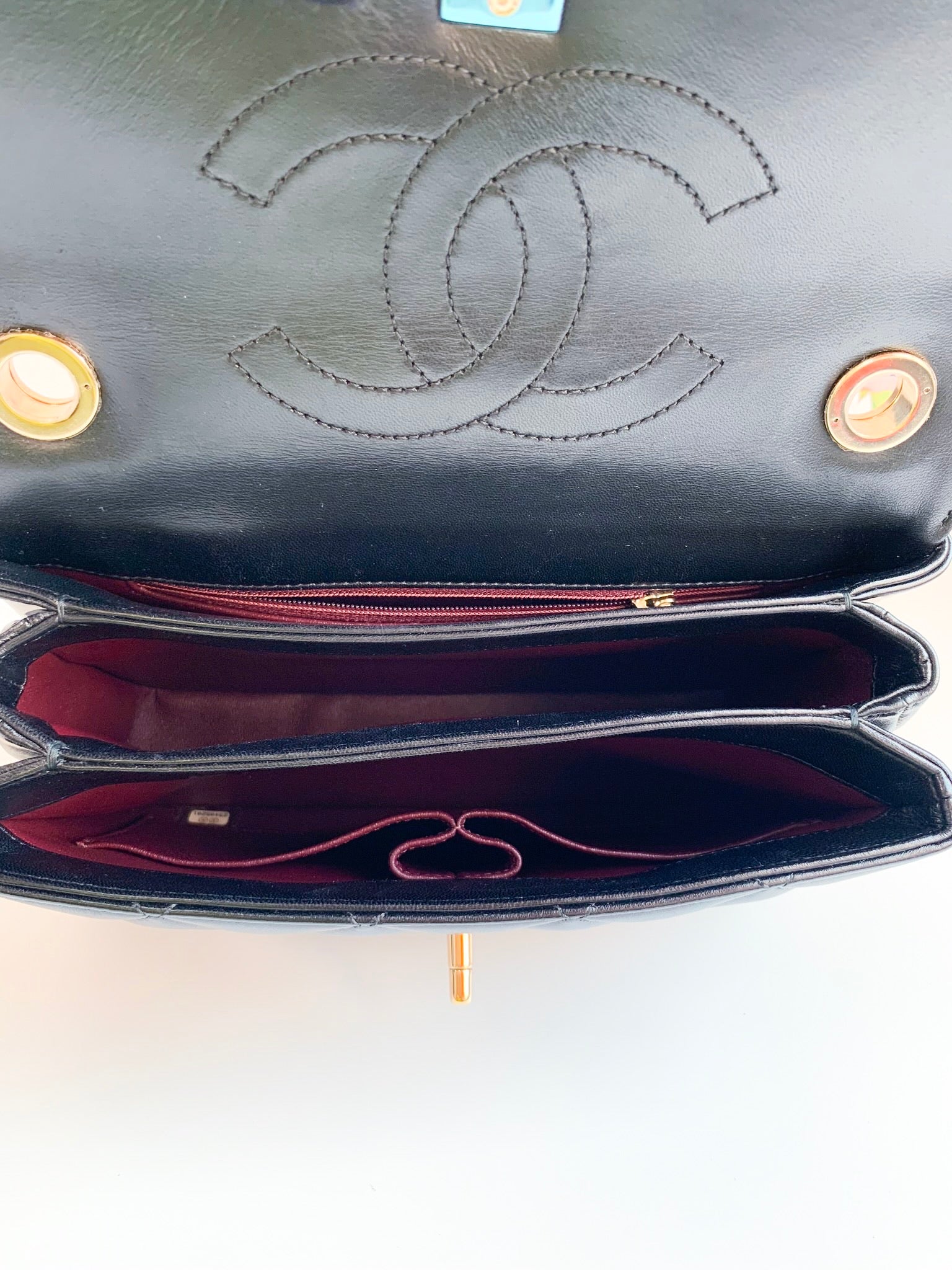 Chanel Black Small Chevron Lambskin Single Flap Golden Leather ref.931009 -  Joli Closet