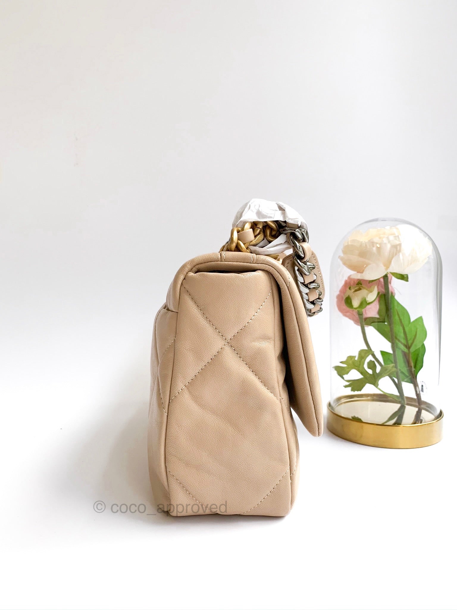 Classic Handbag - Lambskin & Gold Metal — Fashion, CHANEL