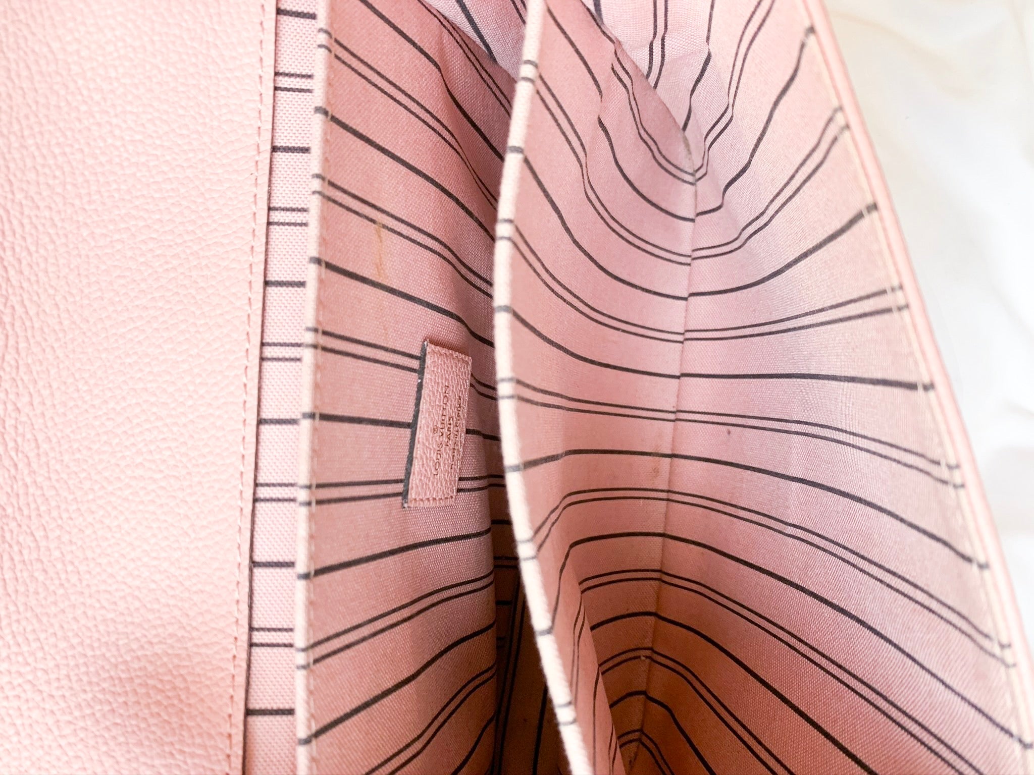 Louis Vuitton Pochette Métis in Rose Poudre Monogram Empreinte - SOLD